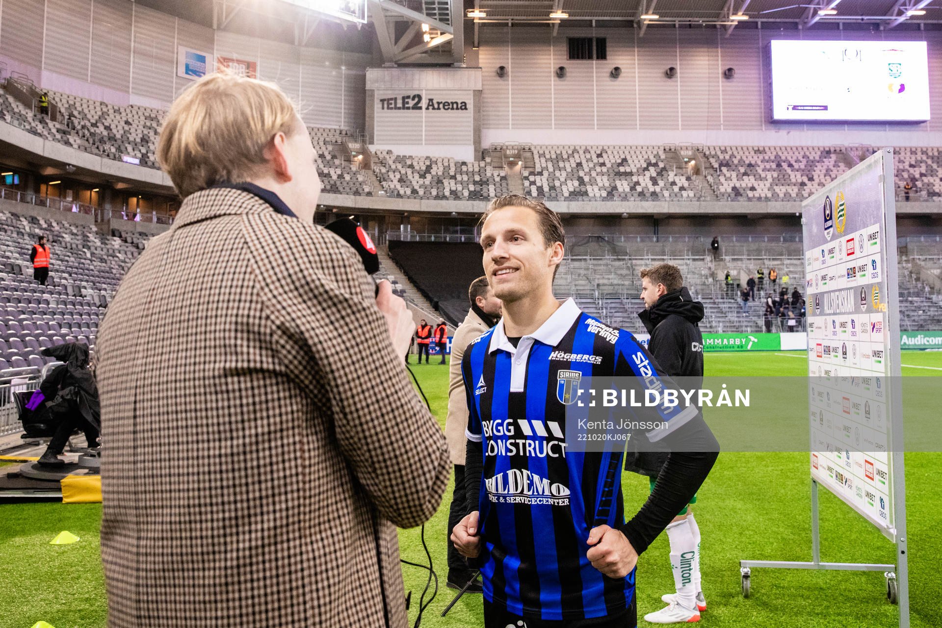 Sirius Daniel Stensson intervjuas efter fotbollsmatchen i Allsvenskan mellan Hammarby och Sirius den 20 oktober 2022 i Stockholm. 
