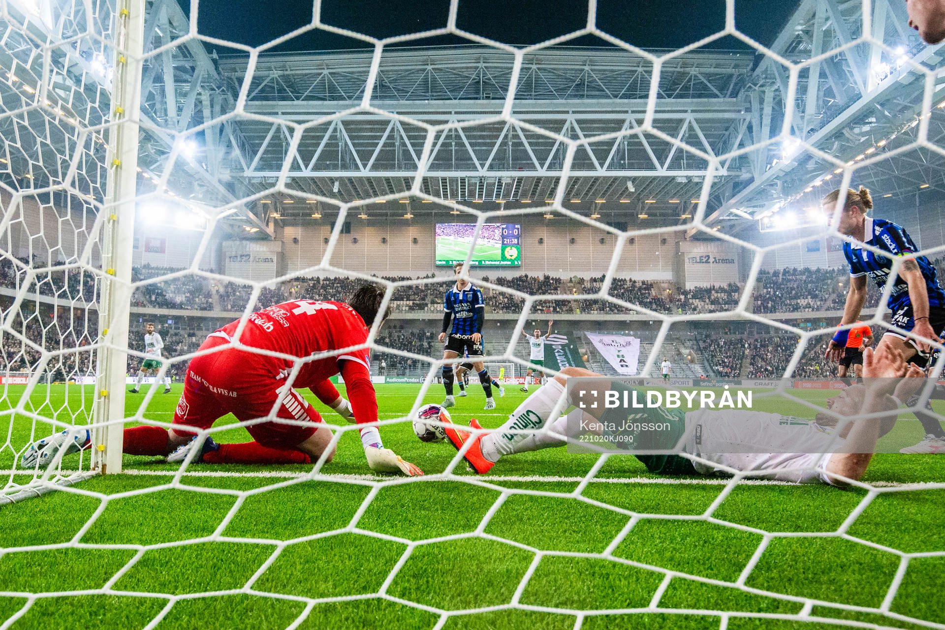 Hammarbys Veton Berisha deppar bredvid Sirius målvakt