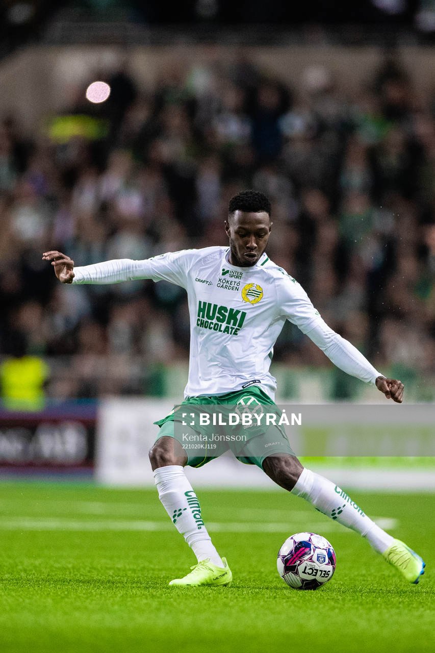 Hammarbys Shaquille Pinas under fotbollsmatchen i Allsvenskan mellan Hammarby och Sirius den 20 oktober 2022 i Stockholm. 