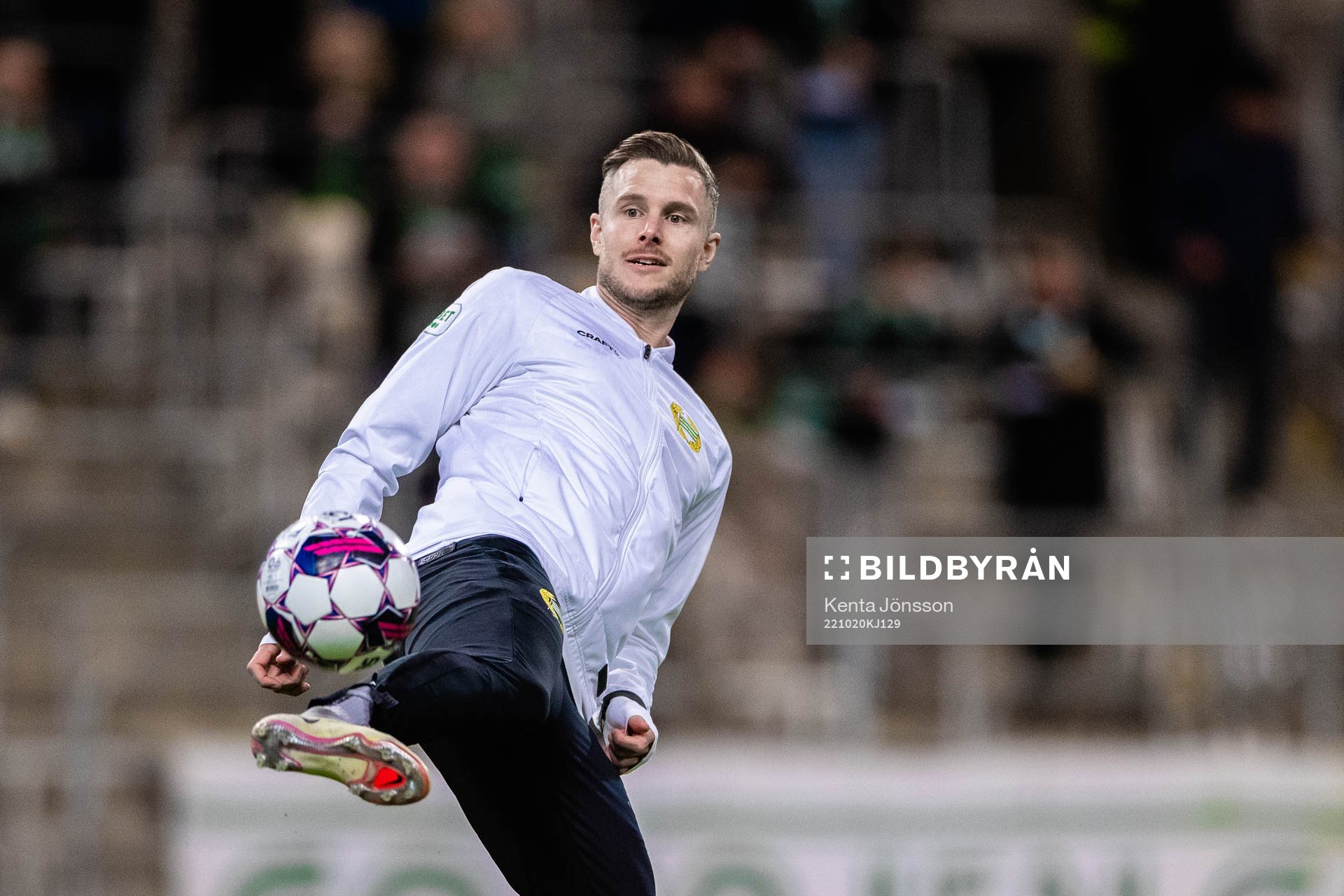 Hammarbys Richard Magyar under uppvärmningen inför fotbollsmatchen i Allsvenskan mellan Hammarby och Sirius den 20 oktober 2022 i Stockholm.