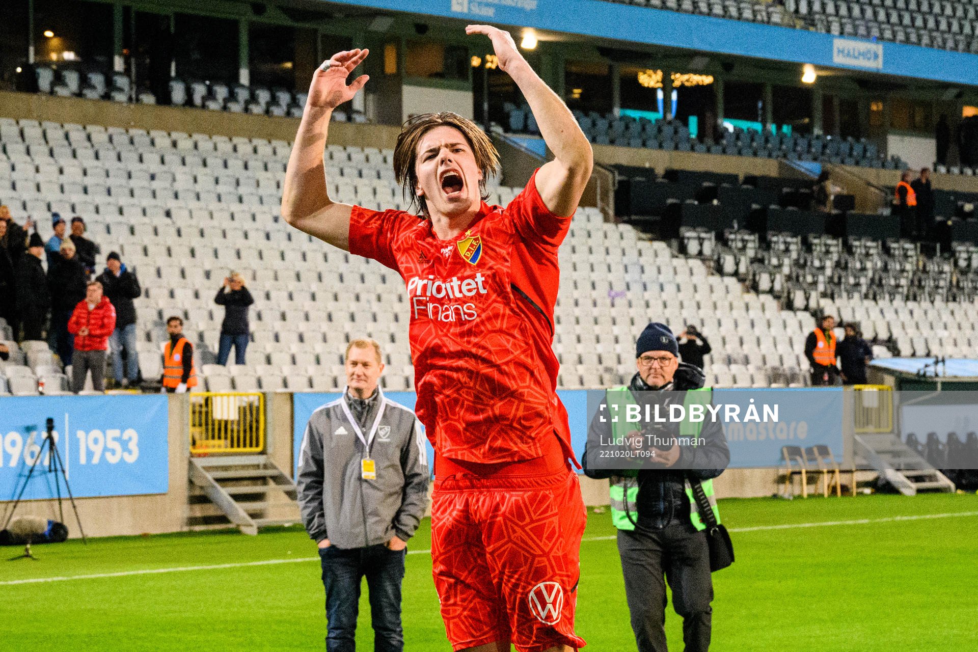 Djurgårdens målvakt Jacob Widell Zetterström jublar med
