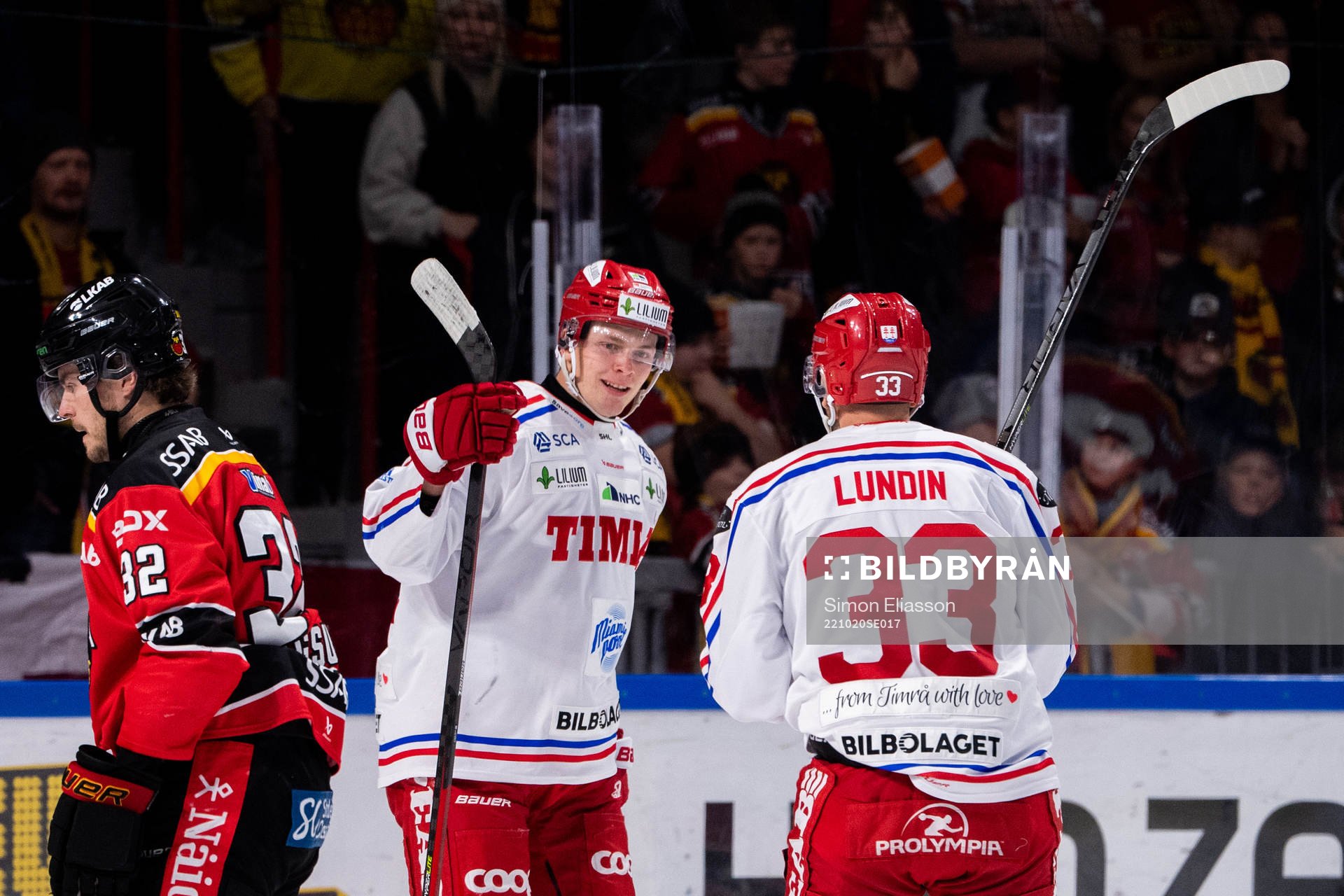 Timrås Erik Walli Walterholm jublar ihop med Albin Lundin