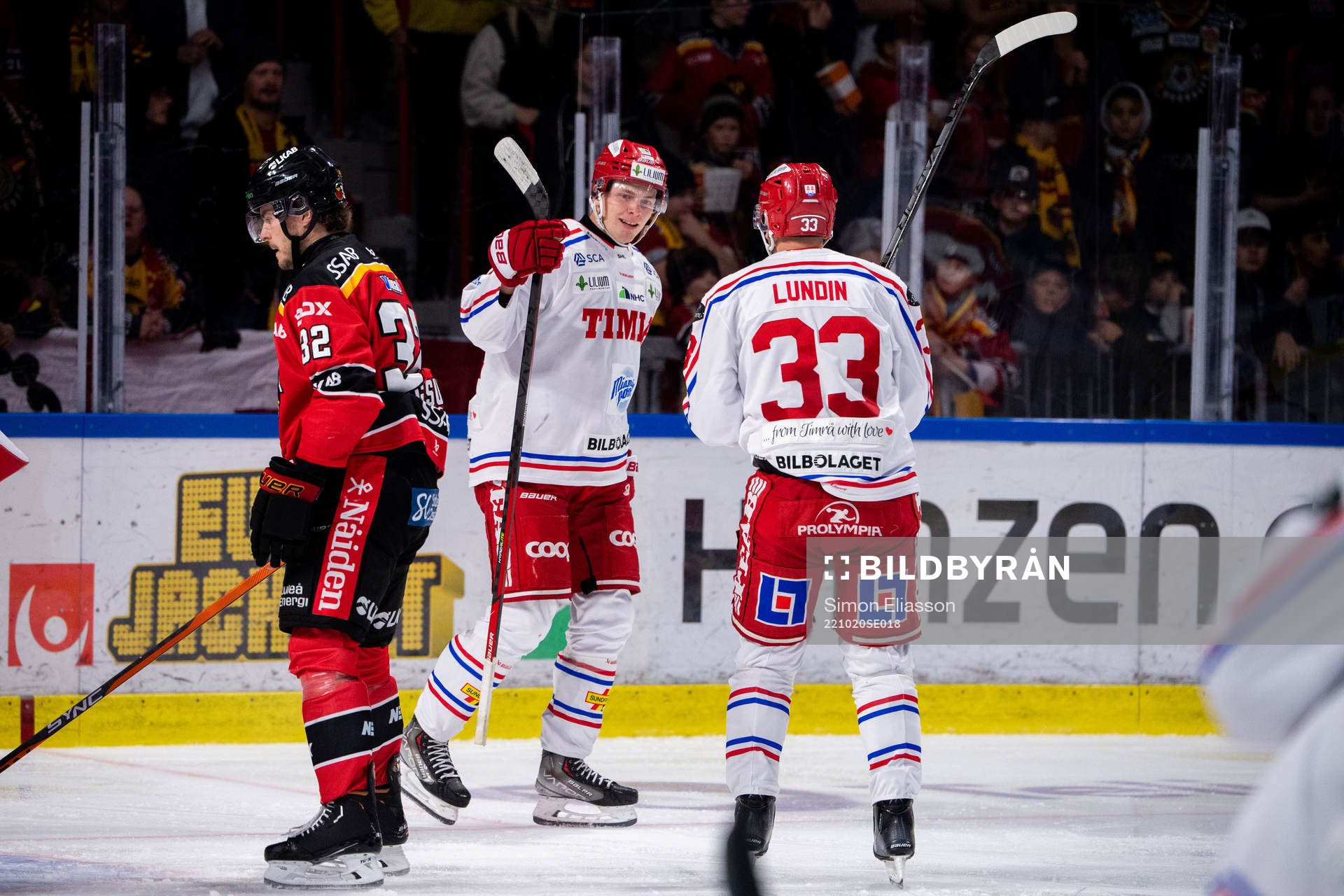 Timrås Erik Walli Walterholm jublar ihop med Albin Lundin
