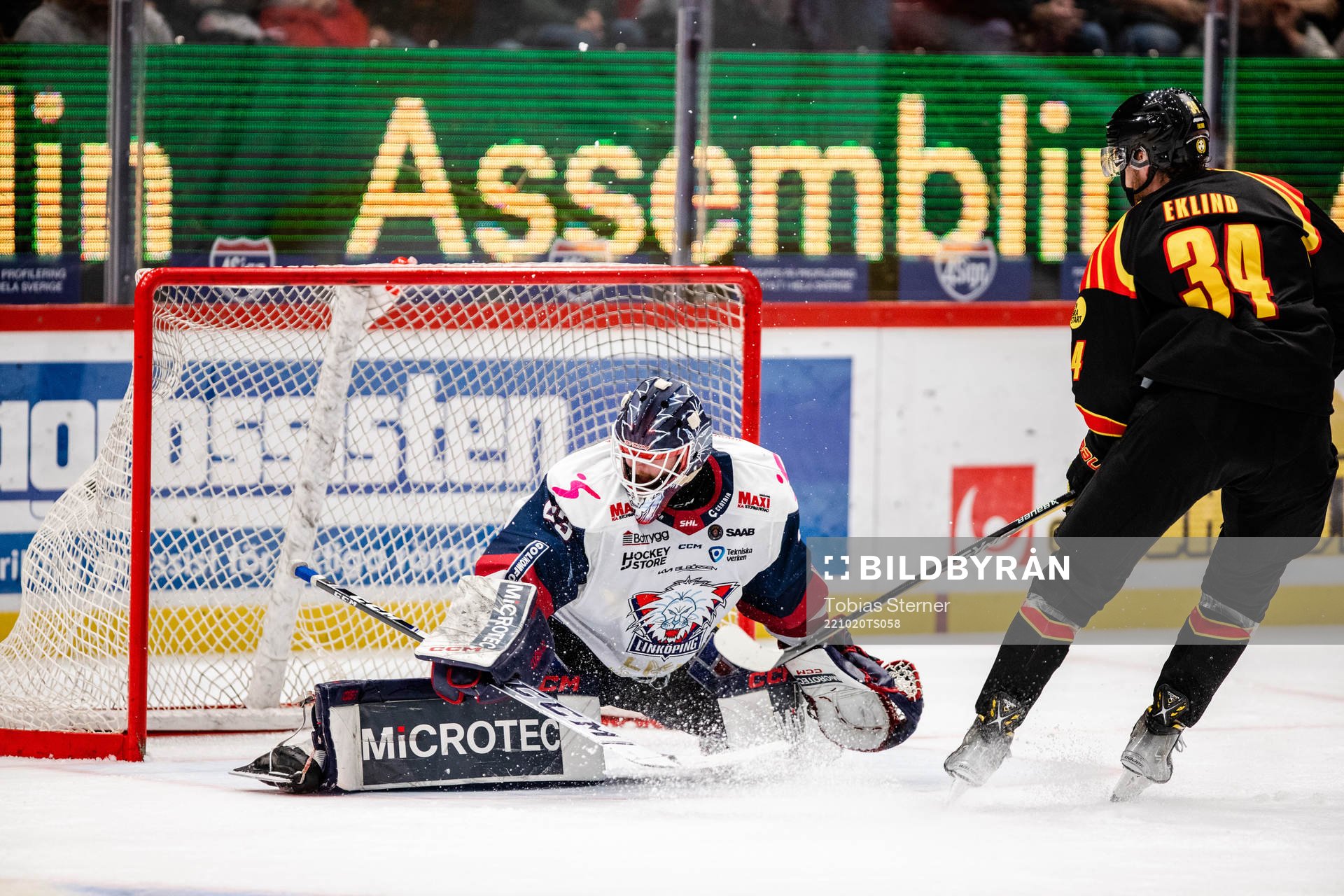Brynäs Oscar Eklind gör 3-1 på Linköpings målvakt