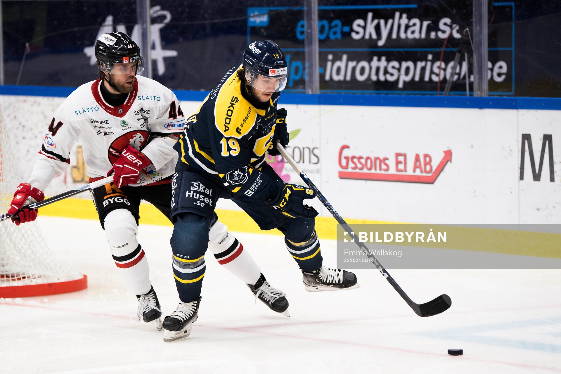 Vita Hästens Erik Ullman och Södertäljes Cole Cassels