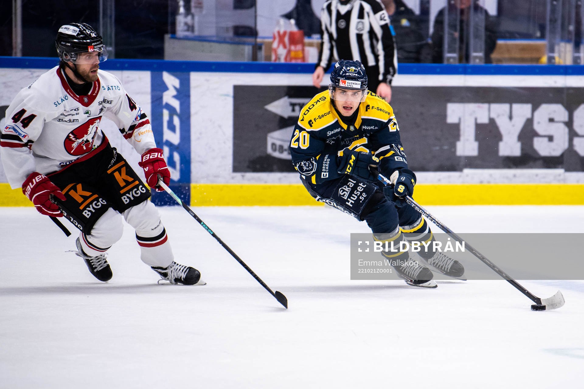 Vita Hästens Erik Ullman och Södertäljes Nikola Pasic