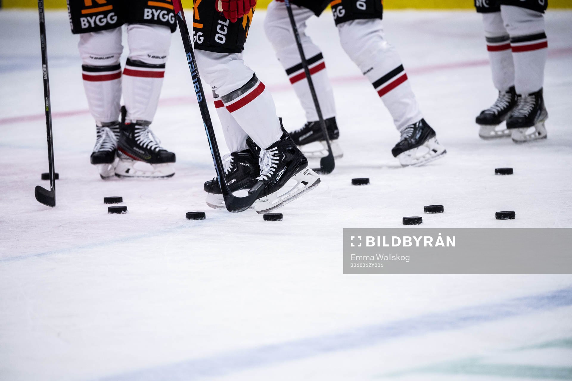 Vita Hästens spelare med puck