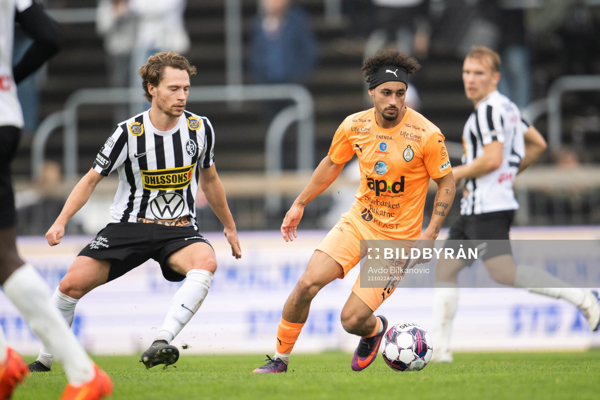 Landskronas Filip Ottosson och AFC Eskilstunas Victor Fors