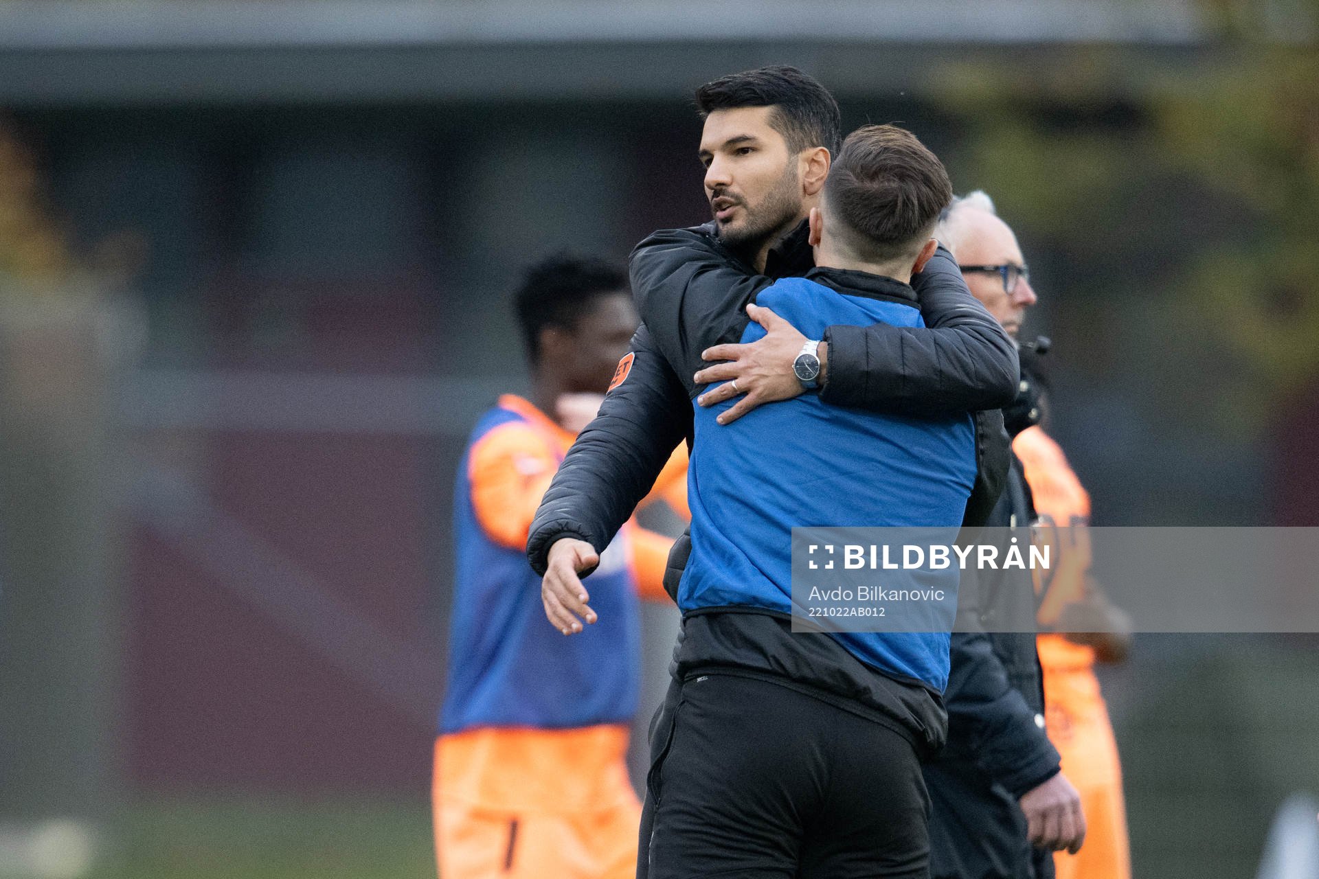AFC Eskilstunas tränare Jawad Al Jebouri jublar