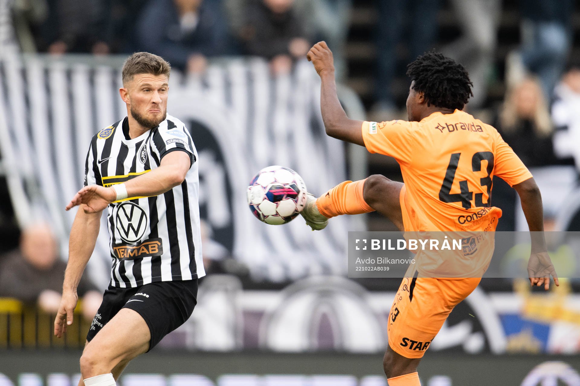 Landskronas Erik Pärsson och AFC Eskilstunas Abdul-Halik