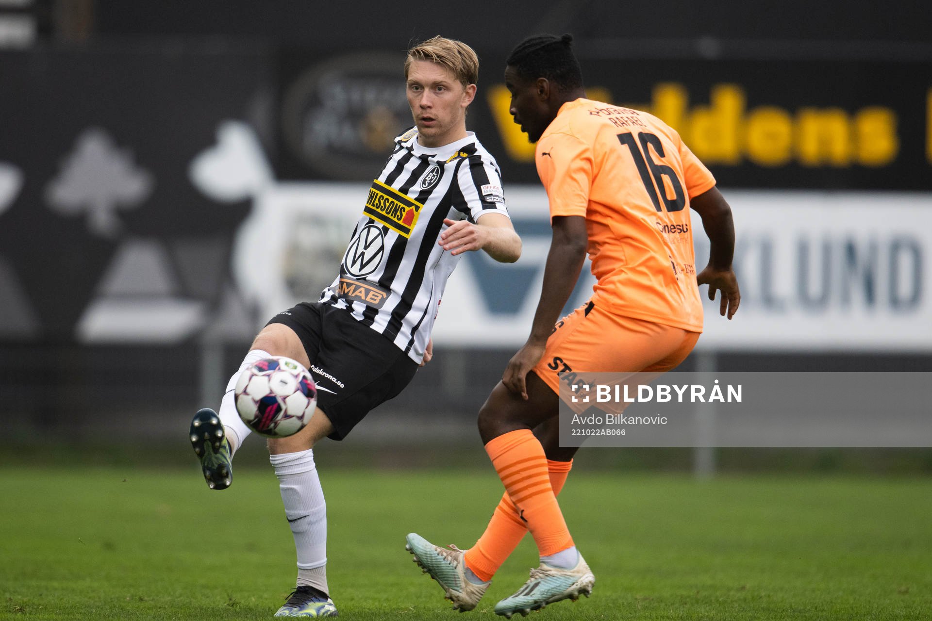 Landskronas Adam Egnell och AFC Eskilstunas York Rafael