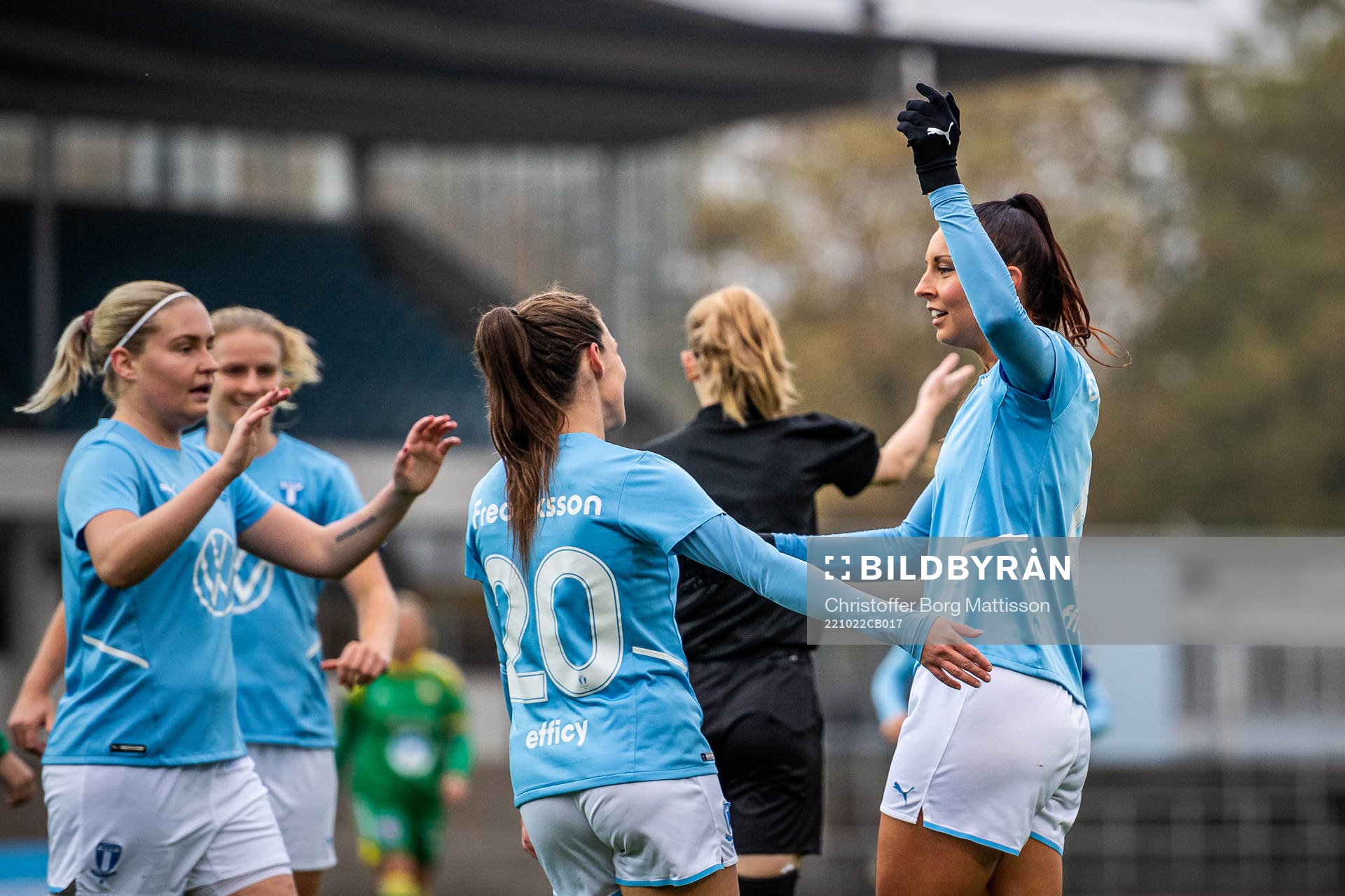 Malmö FFs Malin Gunnarsson jublar med lagkamrater