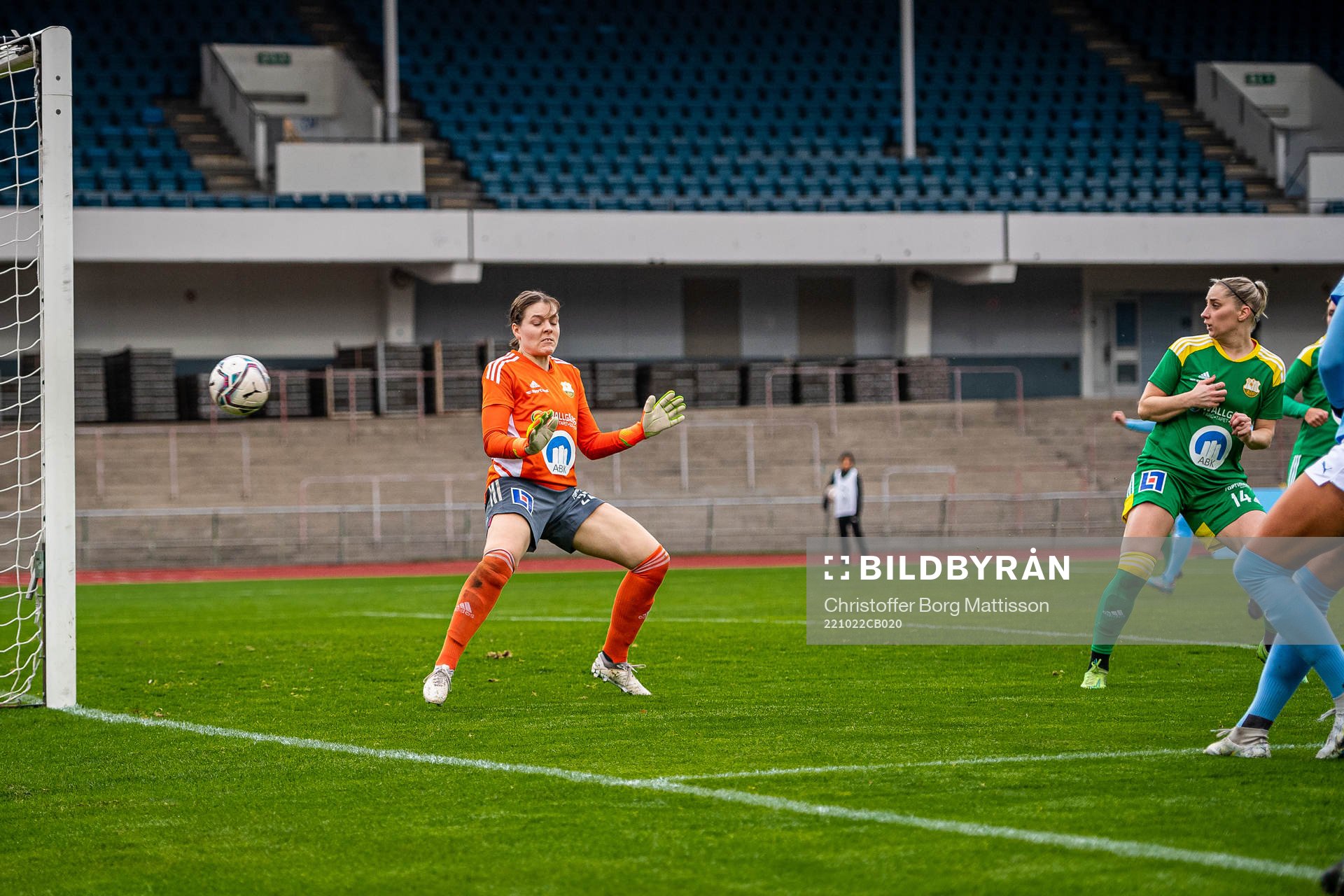 Malmö FFs Malin Gunnarsson gör 1-0 på Åhus målvakt Moa