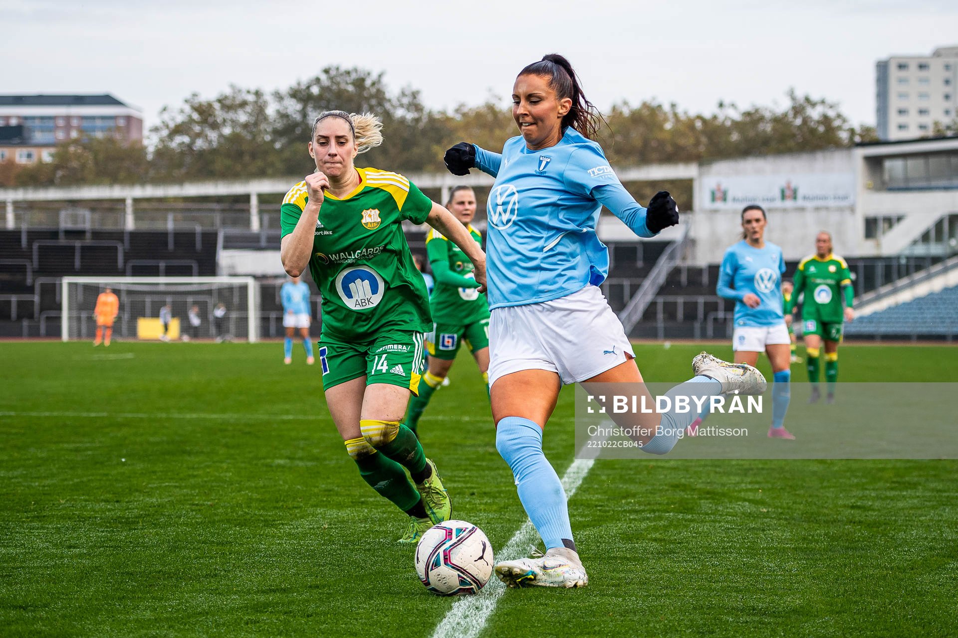 Åhus Malin Winberg och Malmö FFs Malin Gunnarsson