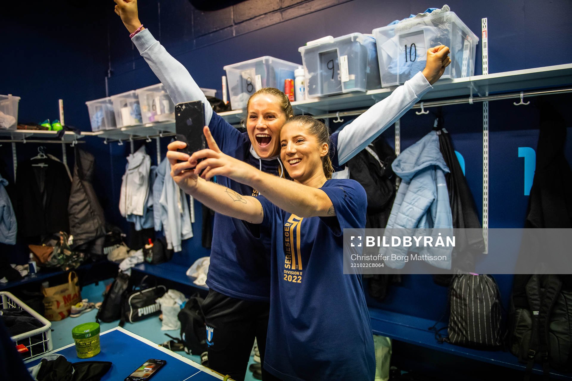 Malmö FFs Linnea Svensson och Lovisa Wifvesson jublar