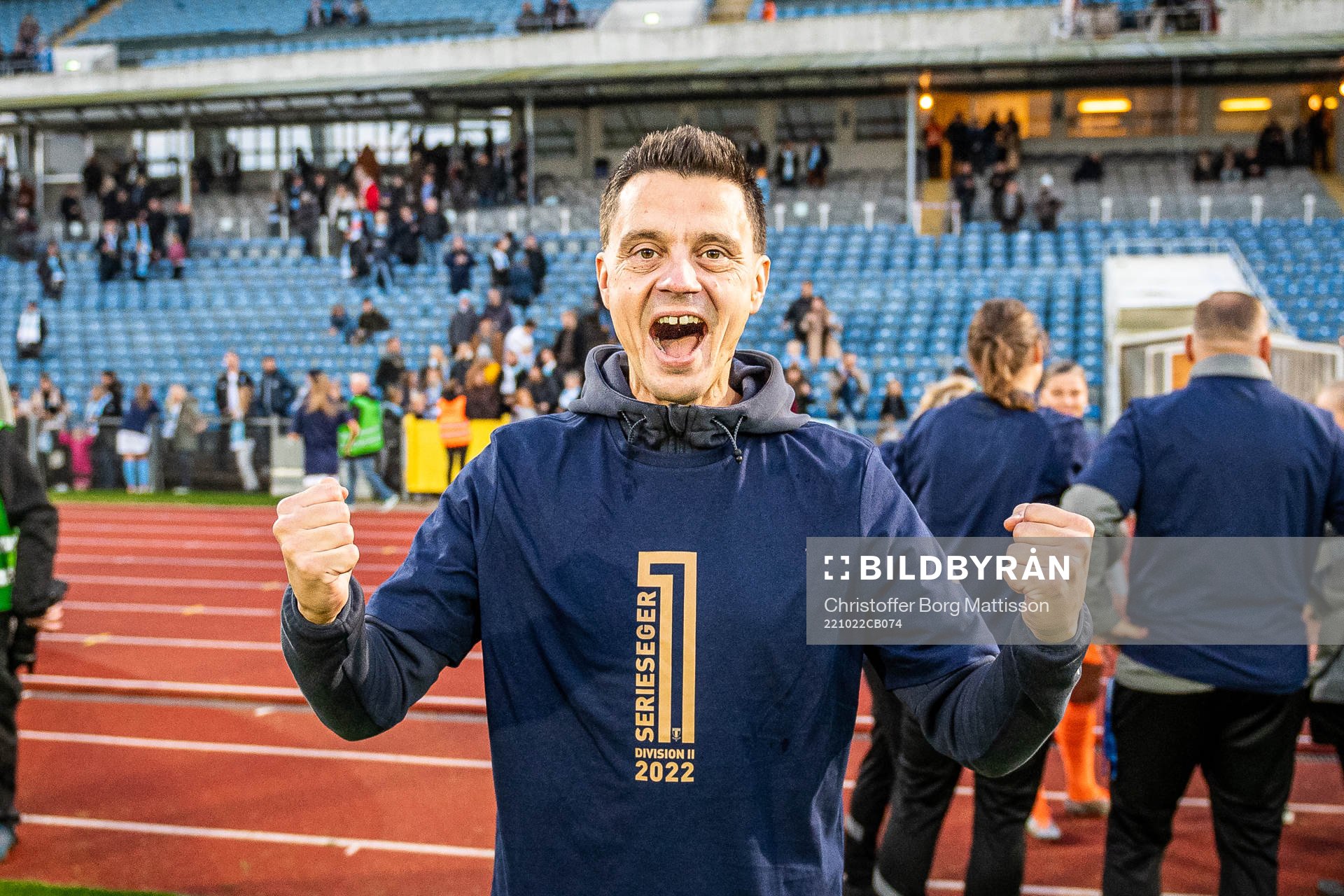 Malmö FFs tränare Fredrik Jahnfors jublar