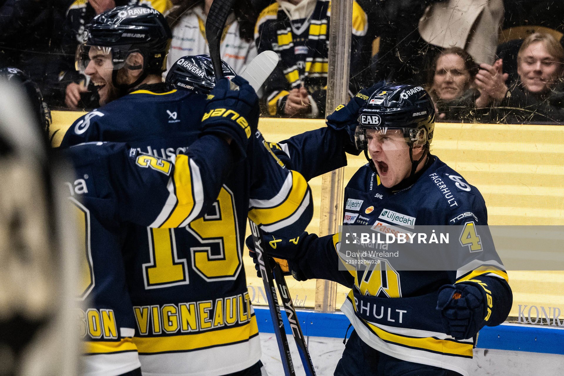 HV71s Emil Andrae jublar