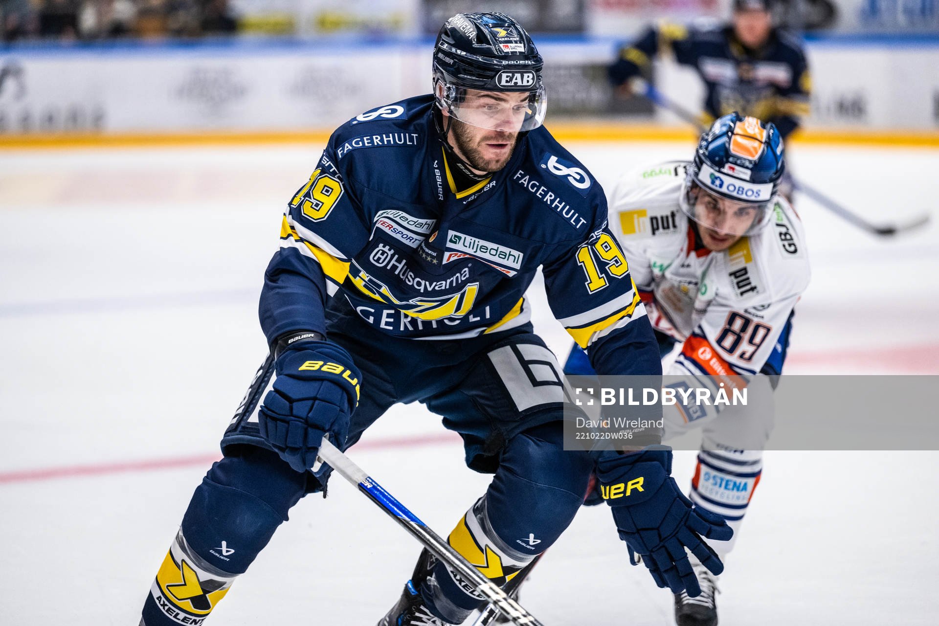 HV71s Sam Vigneault  och Växjös Jayden Halbgewachs