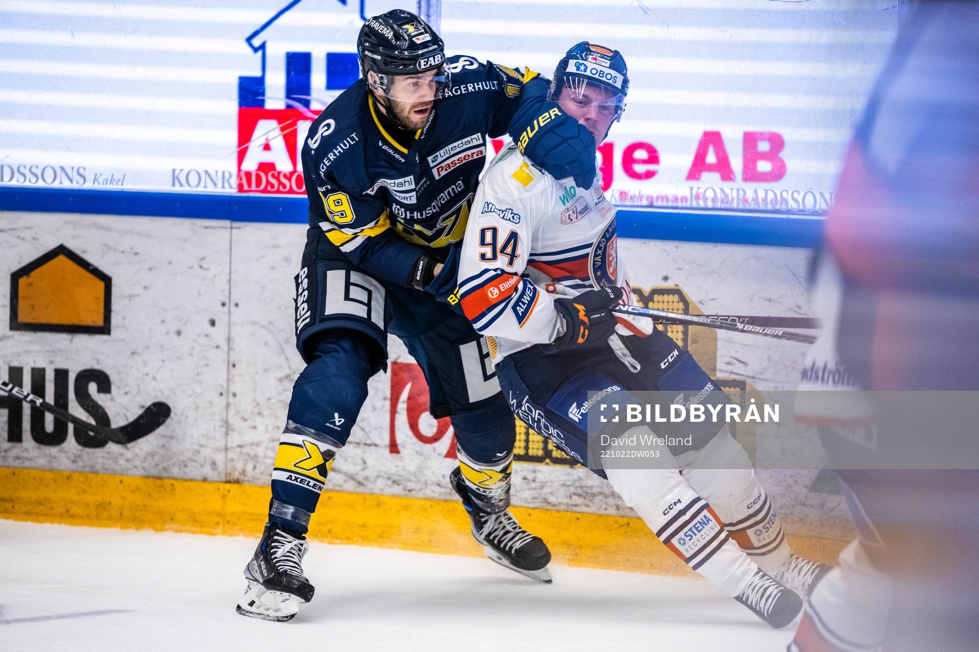 HV71s Sam Vigneault och Växjös Joel Persson