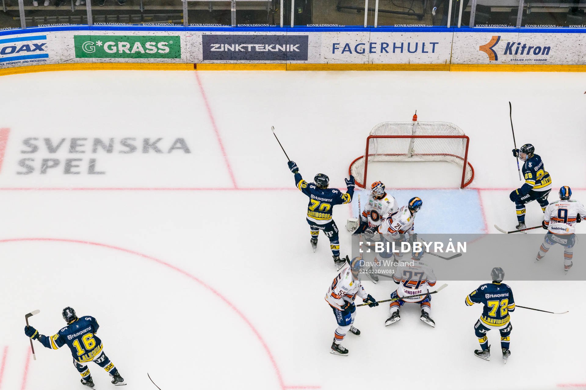HV71s Joseph Laleggia jublar