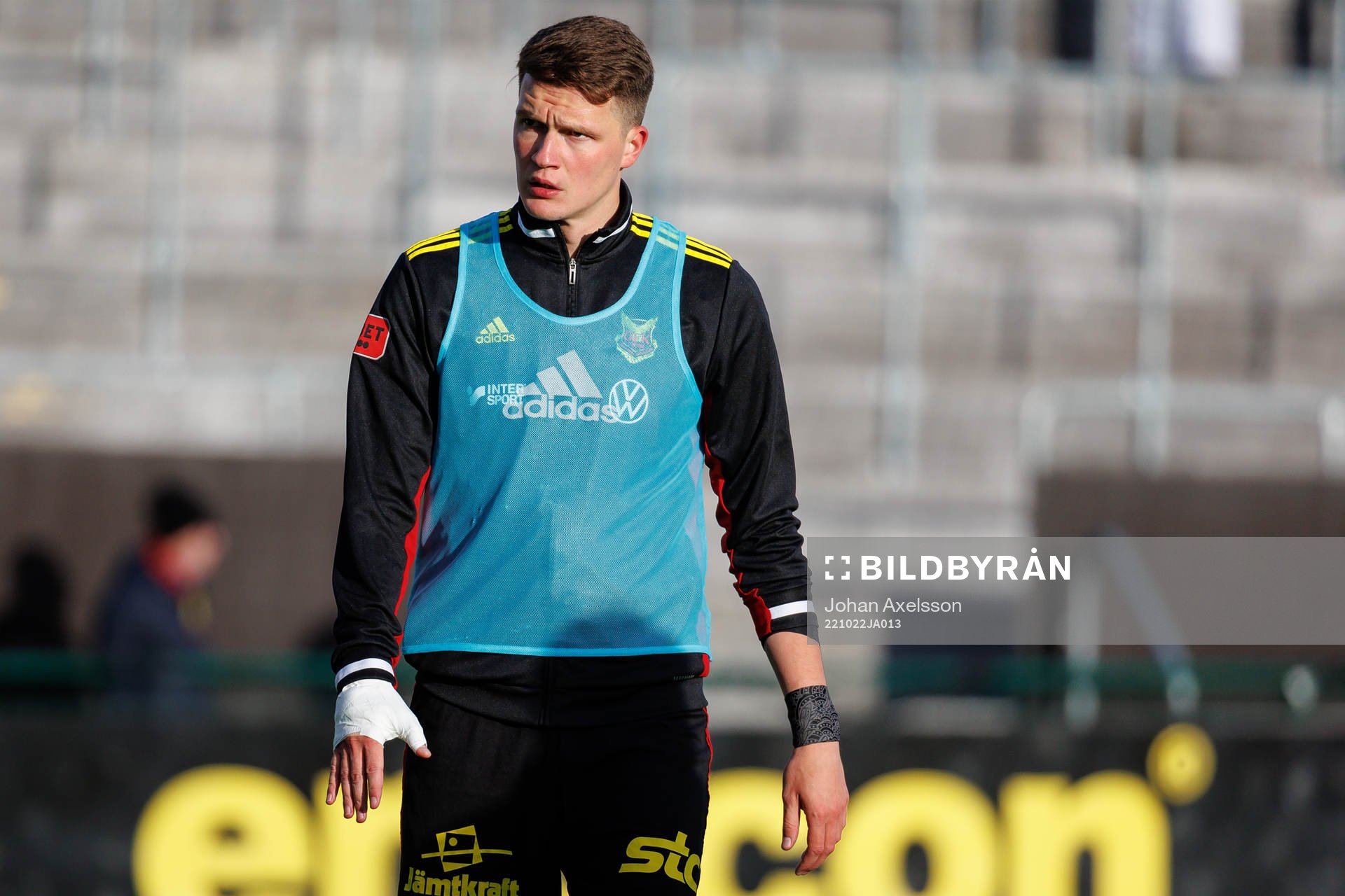 Östersunds Myroslav Mazur med bandage på tummen