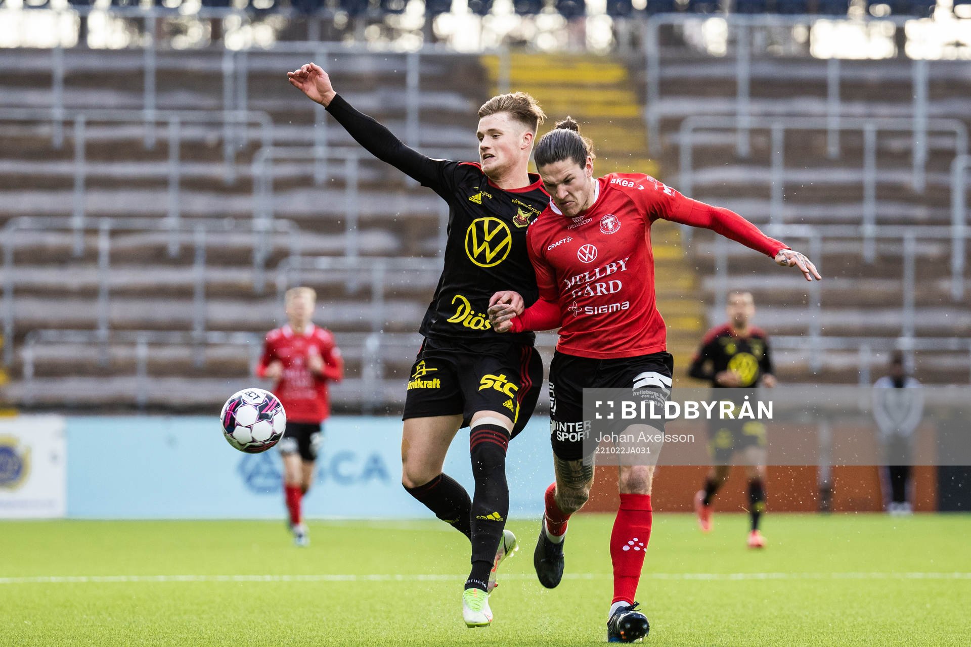 Östersunds Sebastian Karlsson Grach och Trelleborgs Isak