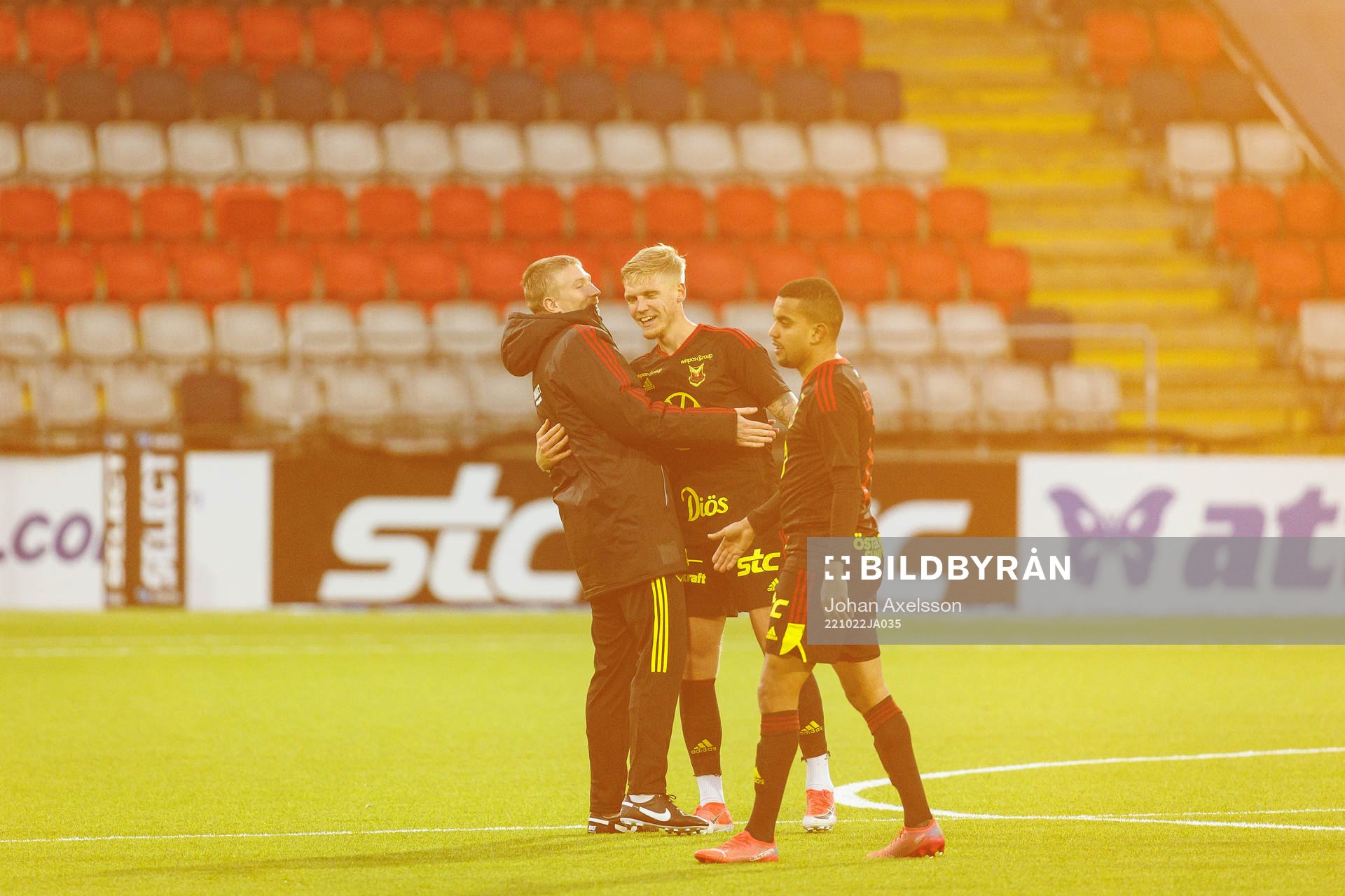 Östersunds Simon Kroon jublar med Andre Österholm