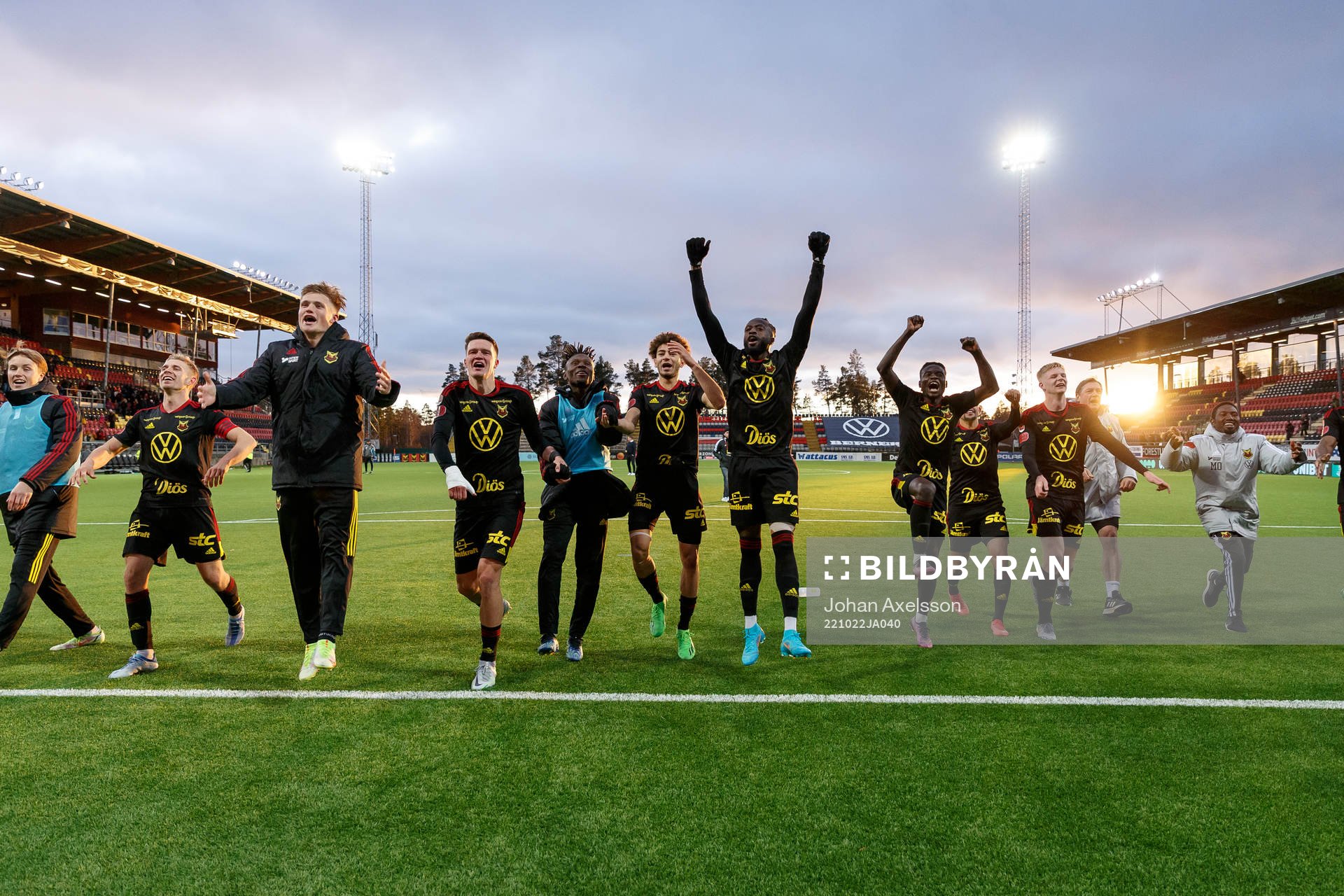 Östersunds spelare jublar