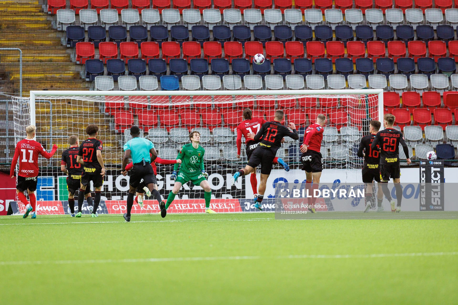 Trelleborgs Isak Jönsson  med en nick över