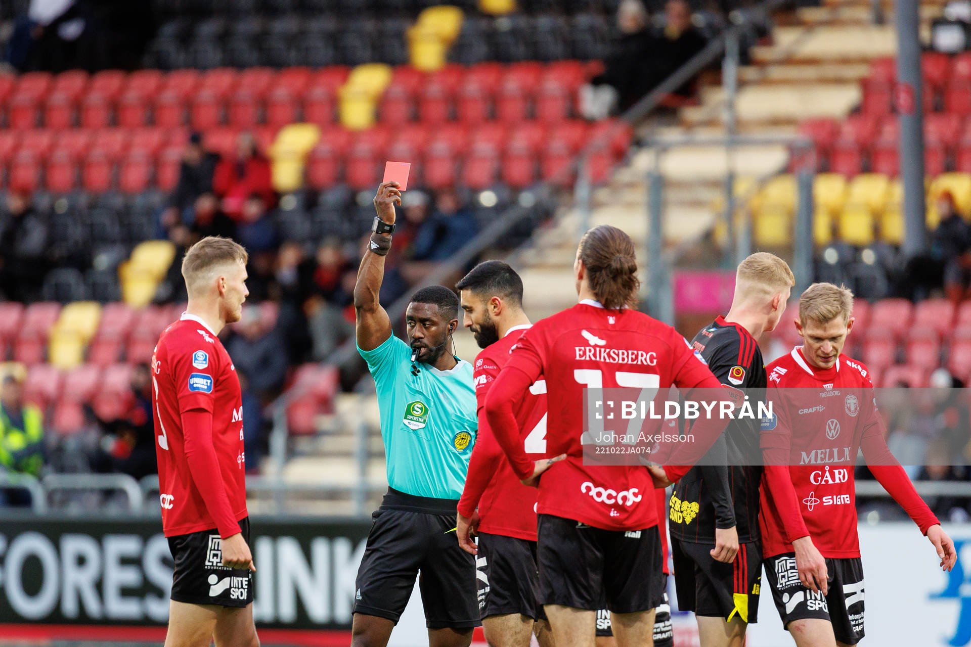 Domare Fredrik Oppong ger Trelleborgs Mouhammed-Ali Dhaini