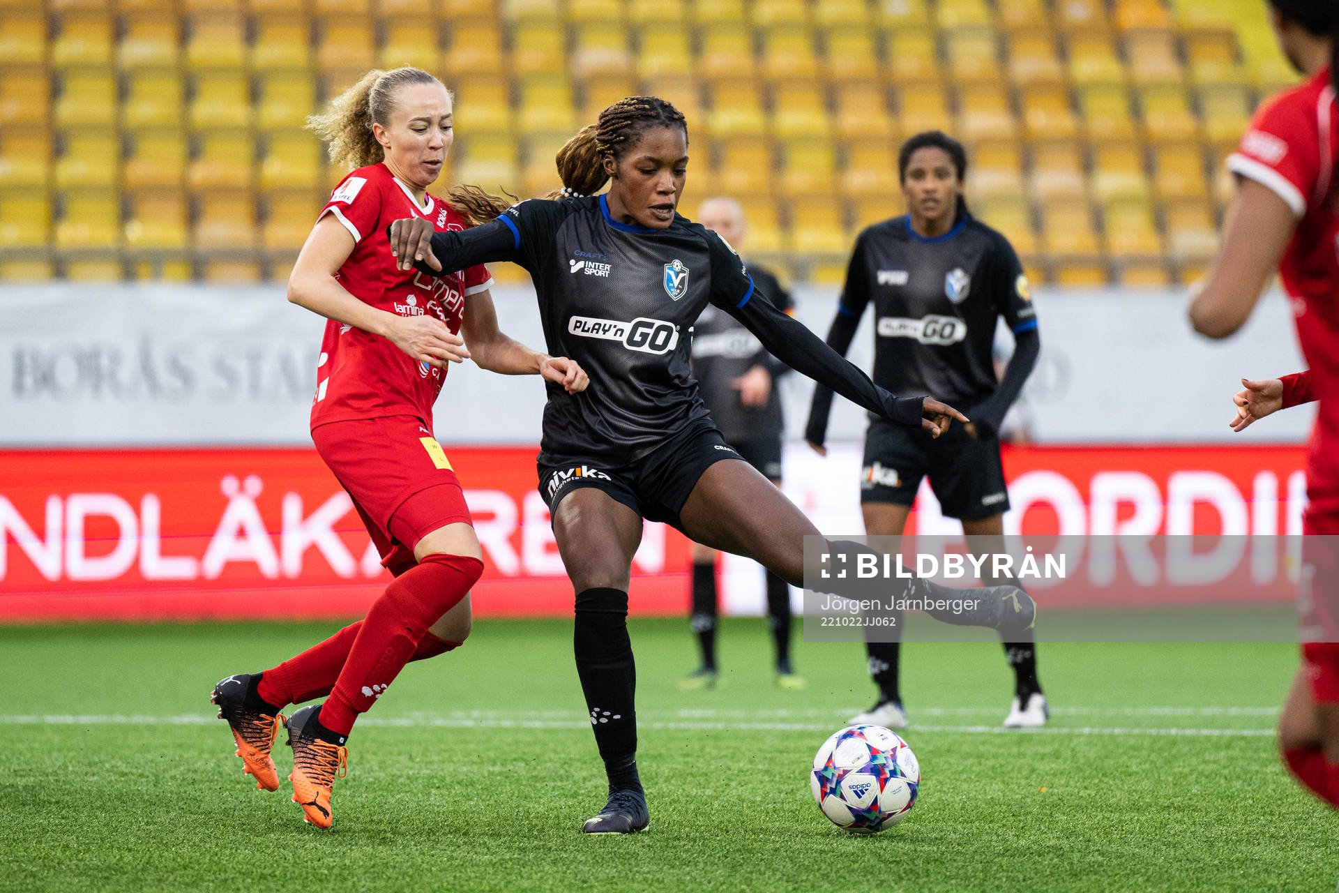 Bergdalens Natalie Dixon och Växjös Evelyn Ijeh