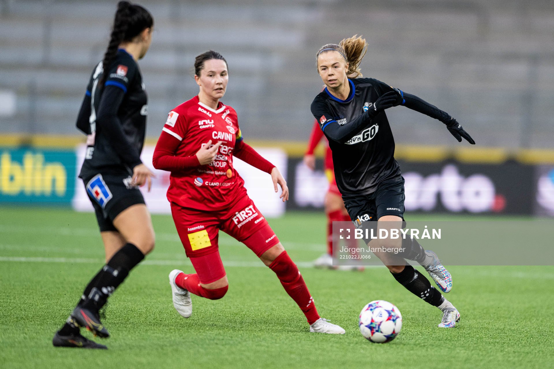 Bergdalens Milla Gustavsson och Växjös Elin Nilsson