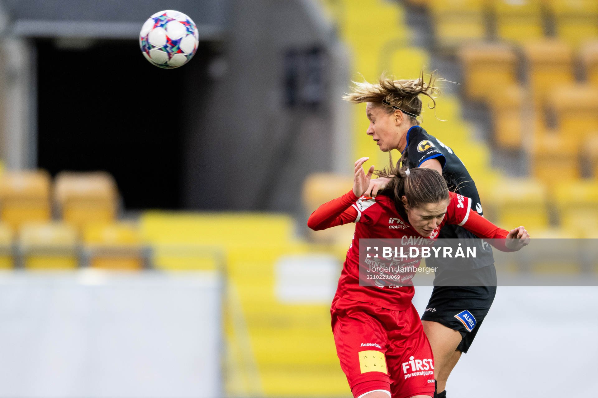 Bergdalens Nathalie Andersson och Växjös Amanda Altheden