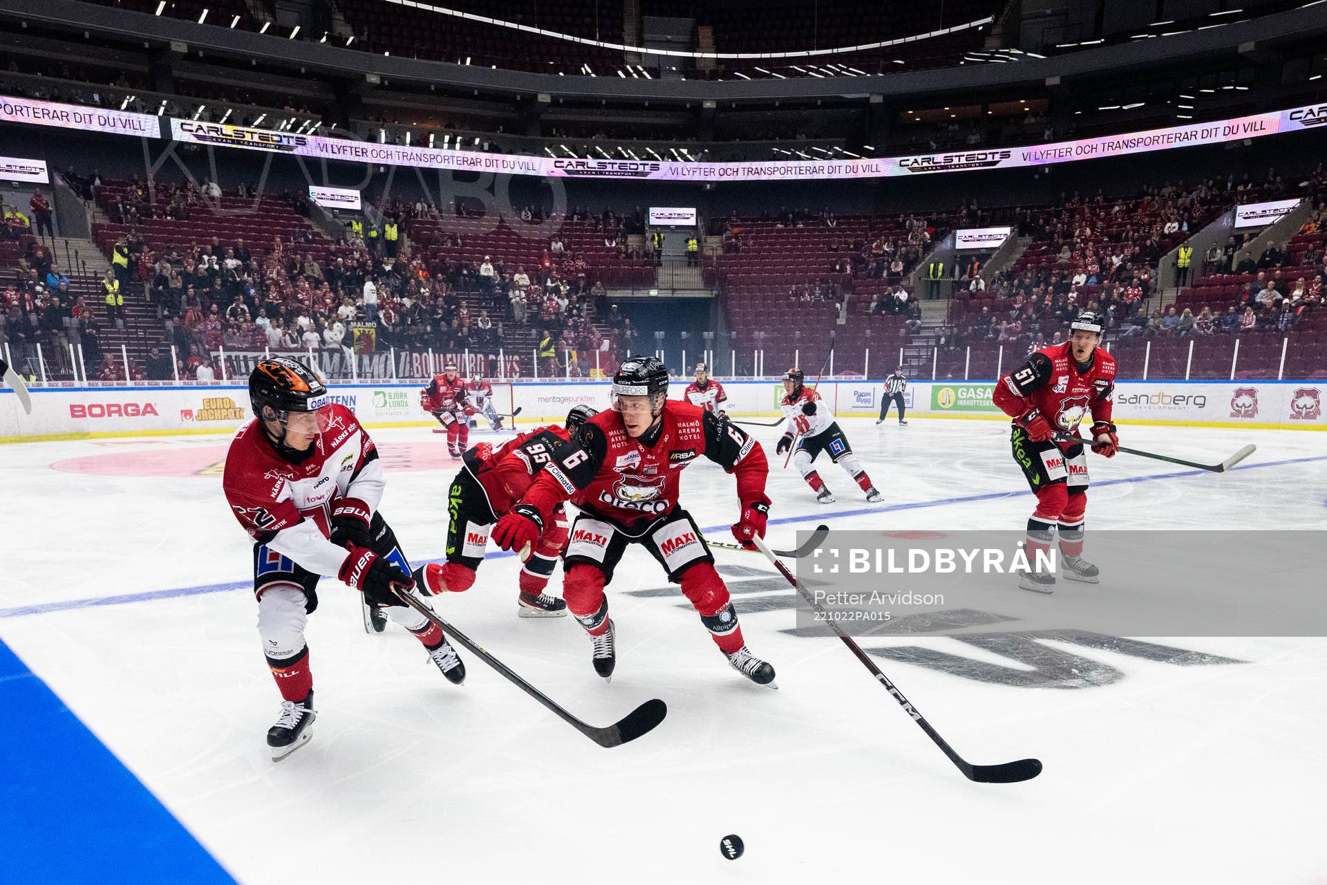 Örebros Robert Leino och Malmö Redhawks Theodor Johnsson