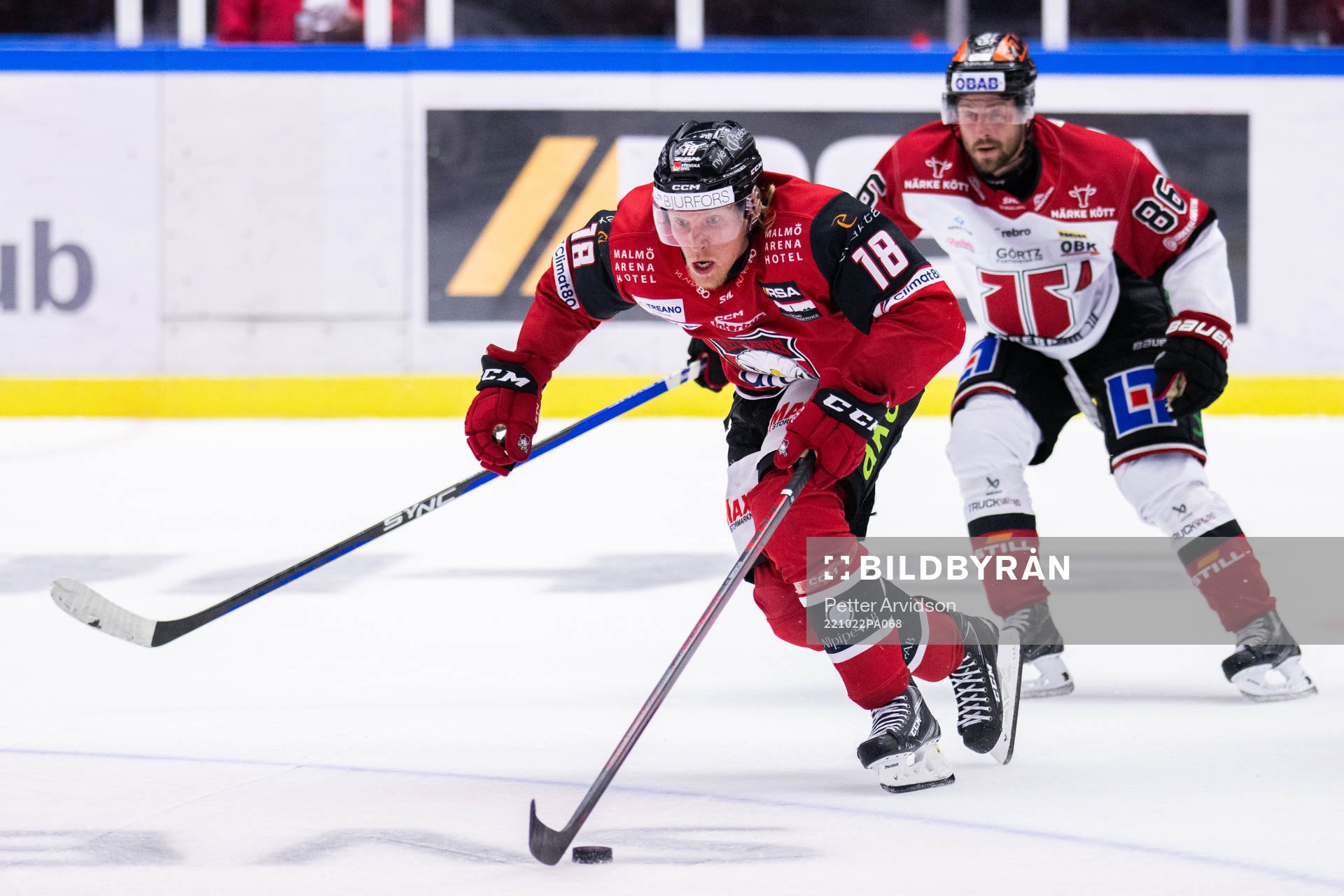 Malmö Redhawks Marcus Sylvegård och Örebros Mathias