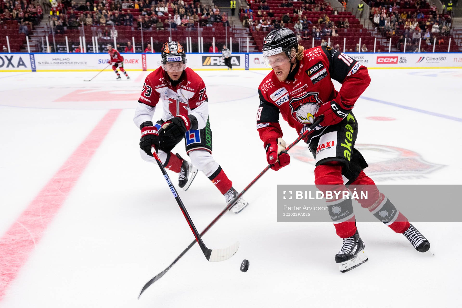 Örebros Oliver Eklind och Malmö Redhawks Marcus Sylvegård