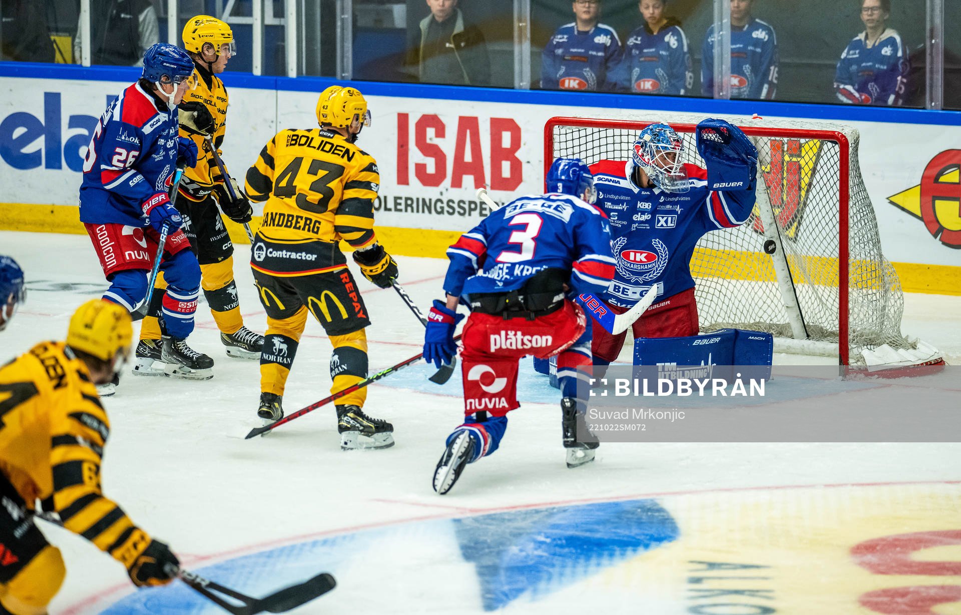 Skellefteås Jonathan Pudas (i nedre vänster hörn) gör