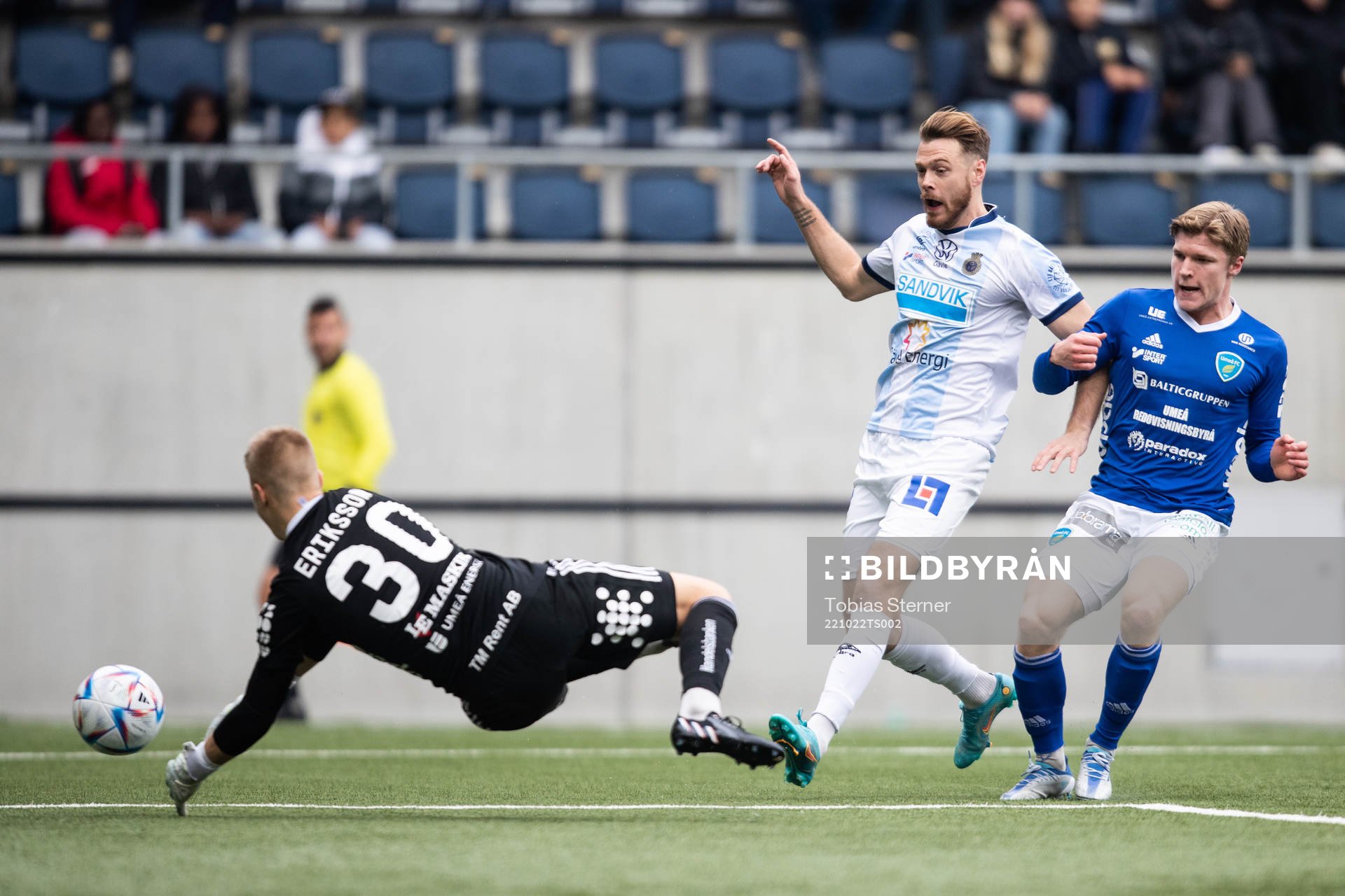 Umeå FCs målvakt Pontus Eriksson och Tobias Westin och