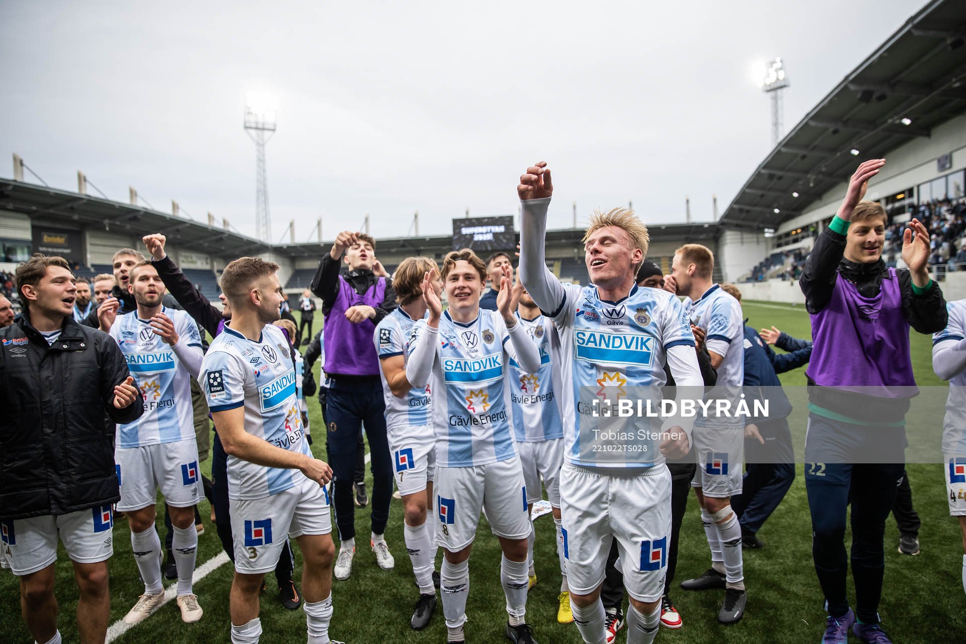 Gefles spelare jublar