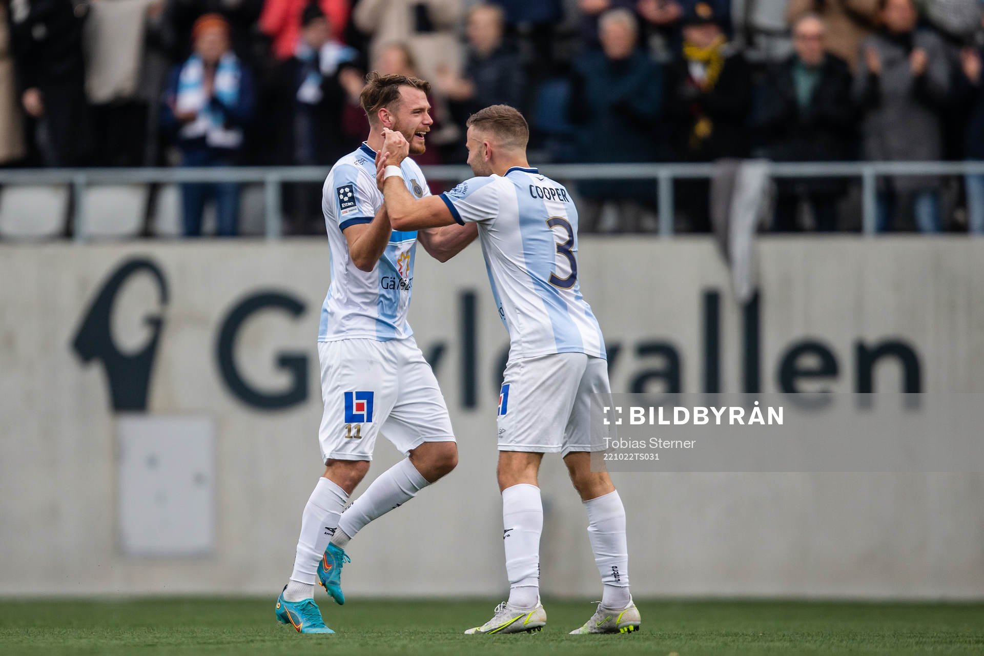 Gefles Leo Englund och Alex Cooper jublar