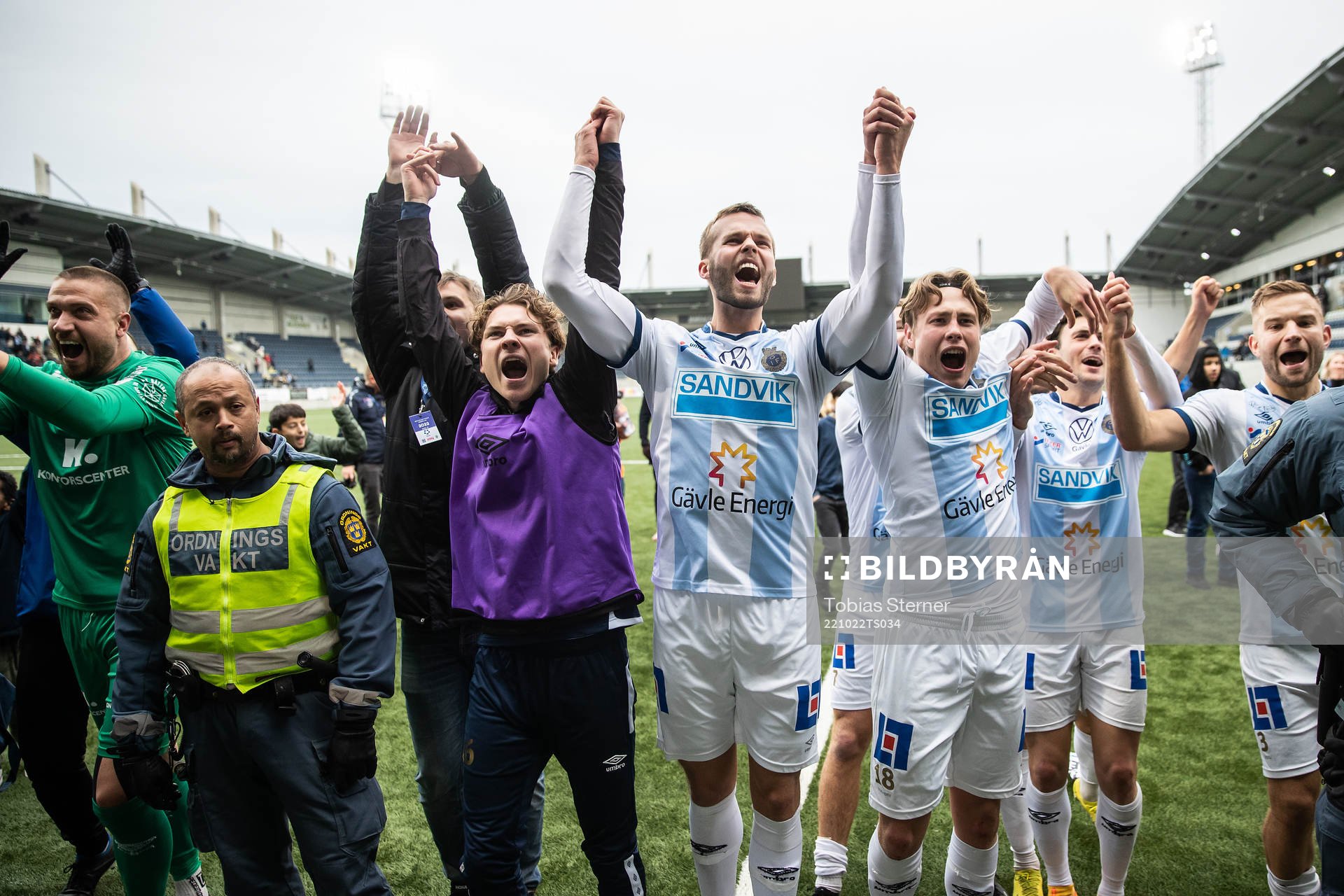 Gefles spelare jublar