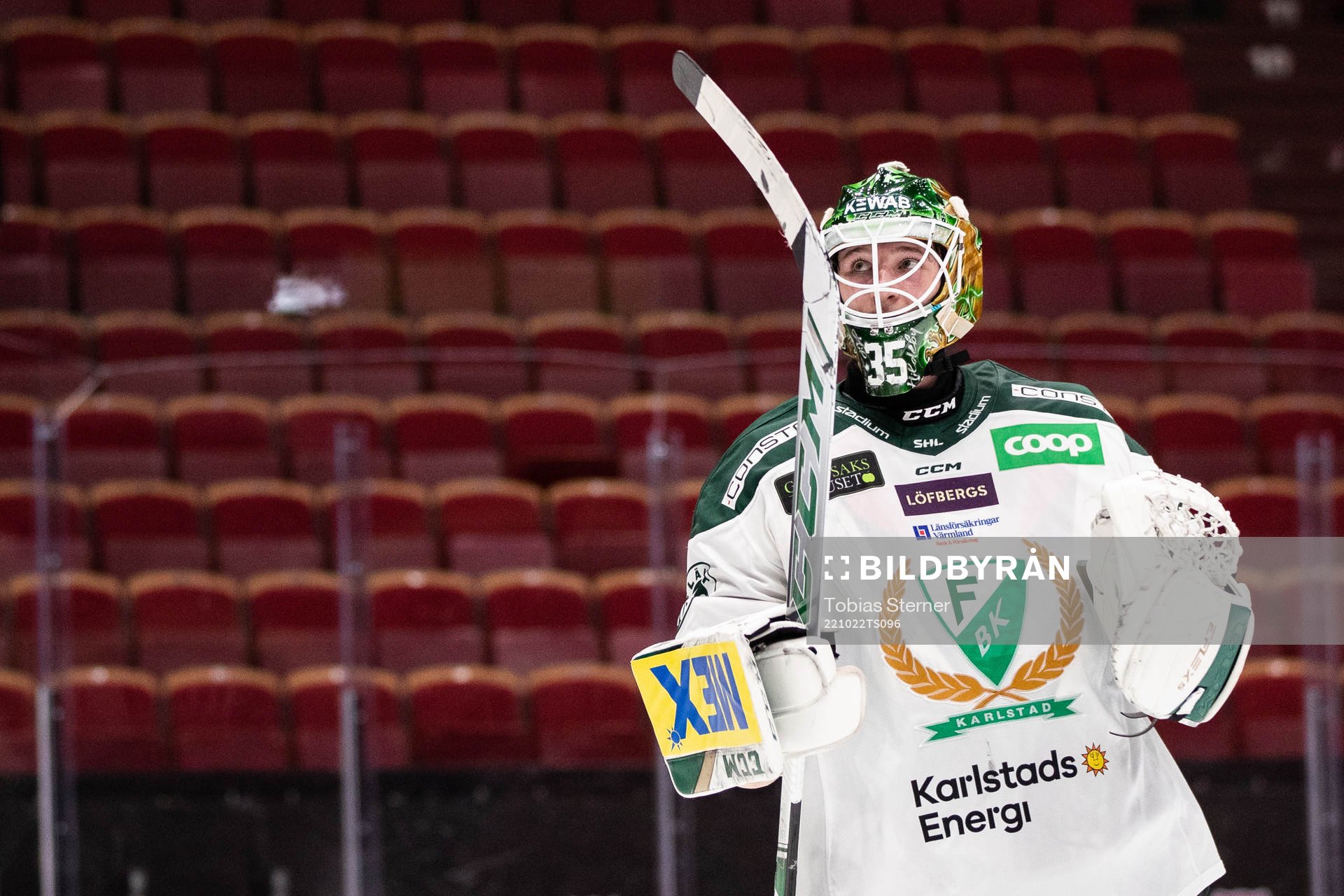 Färjestads målvakt Dennis Hildeby jublar