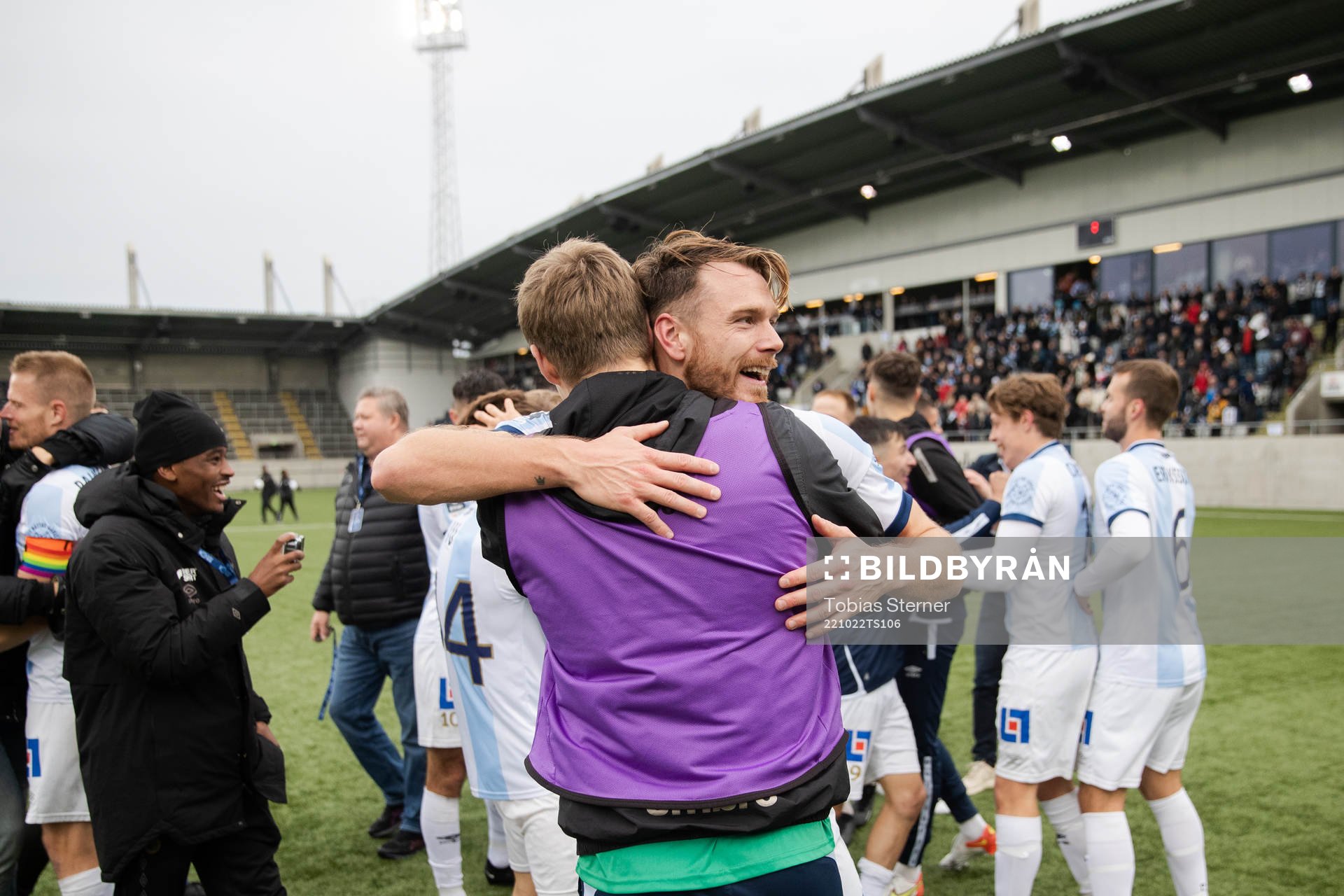 Gefles Leo Englund jublar