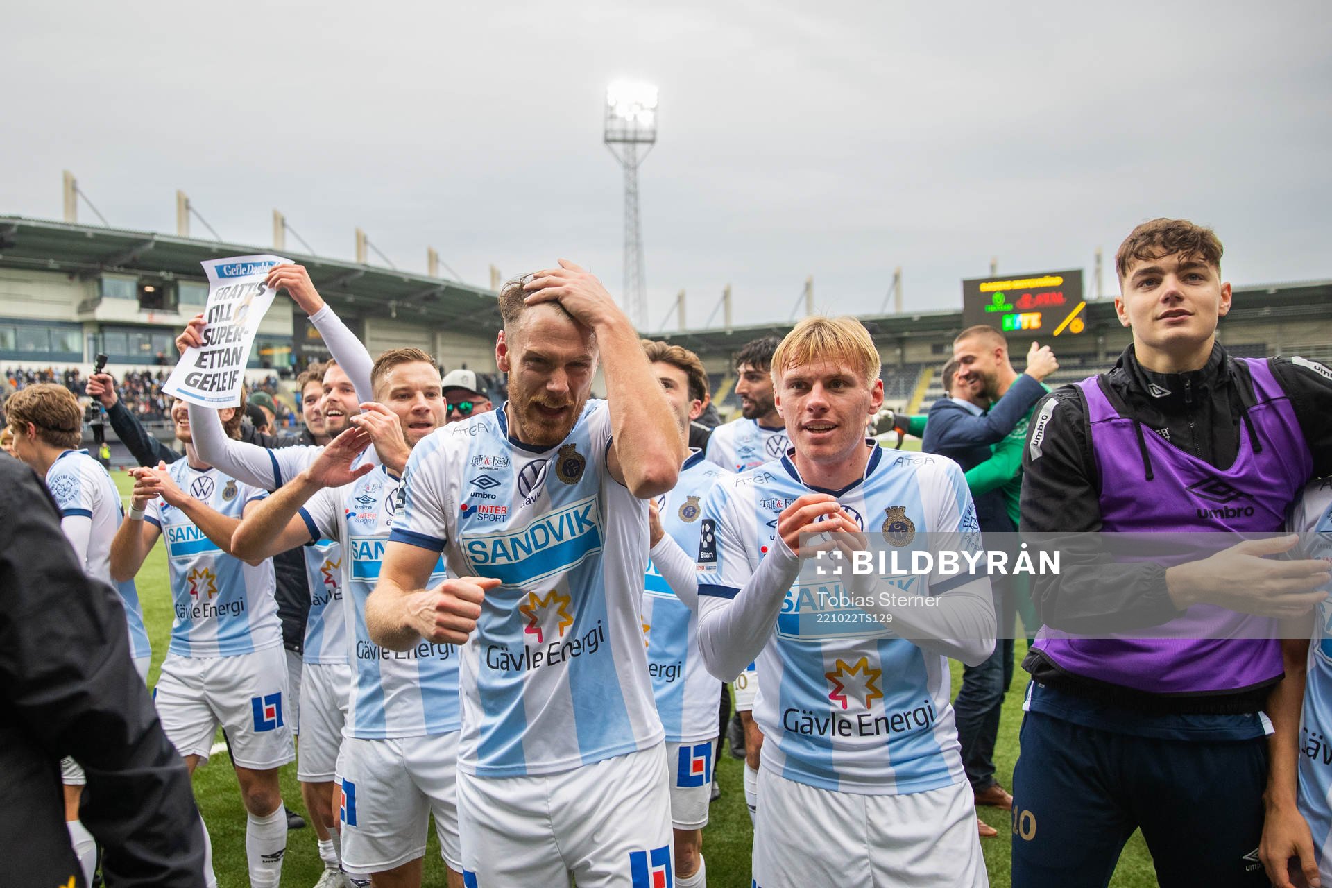 Gefles Leo Englund och Oskar Karlsson jublar