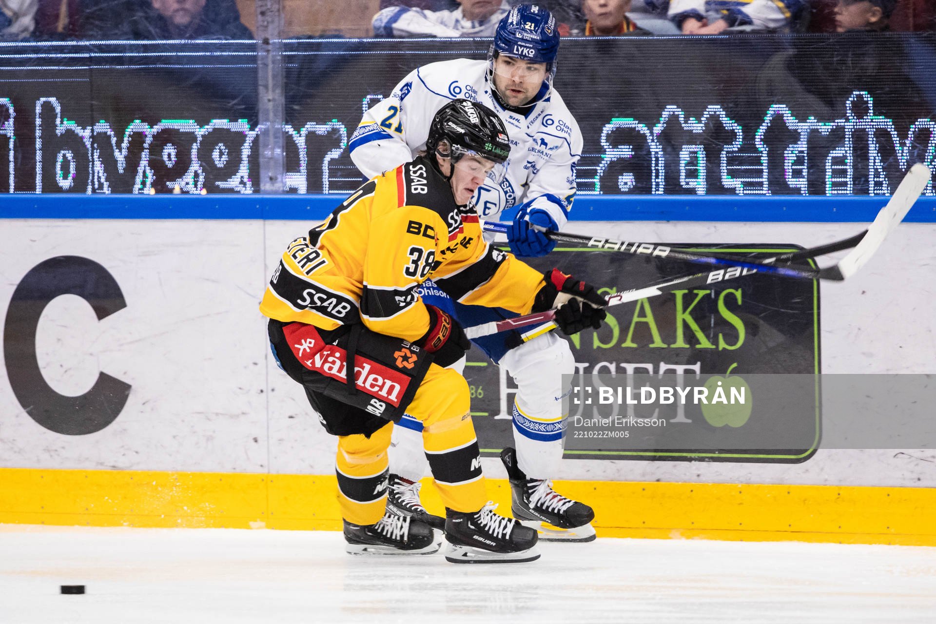 Leksands John Quenneville och Luleås Olli Nikupeteri