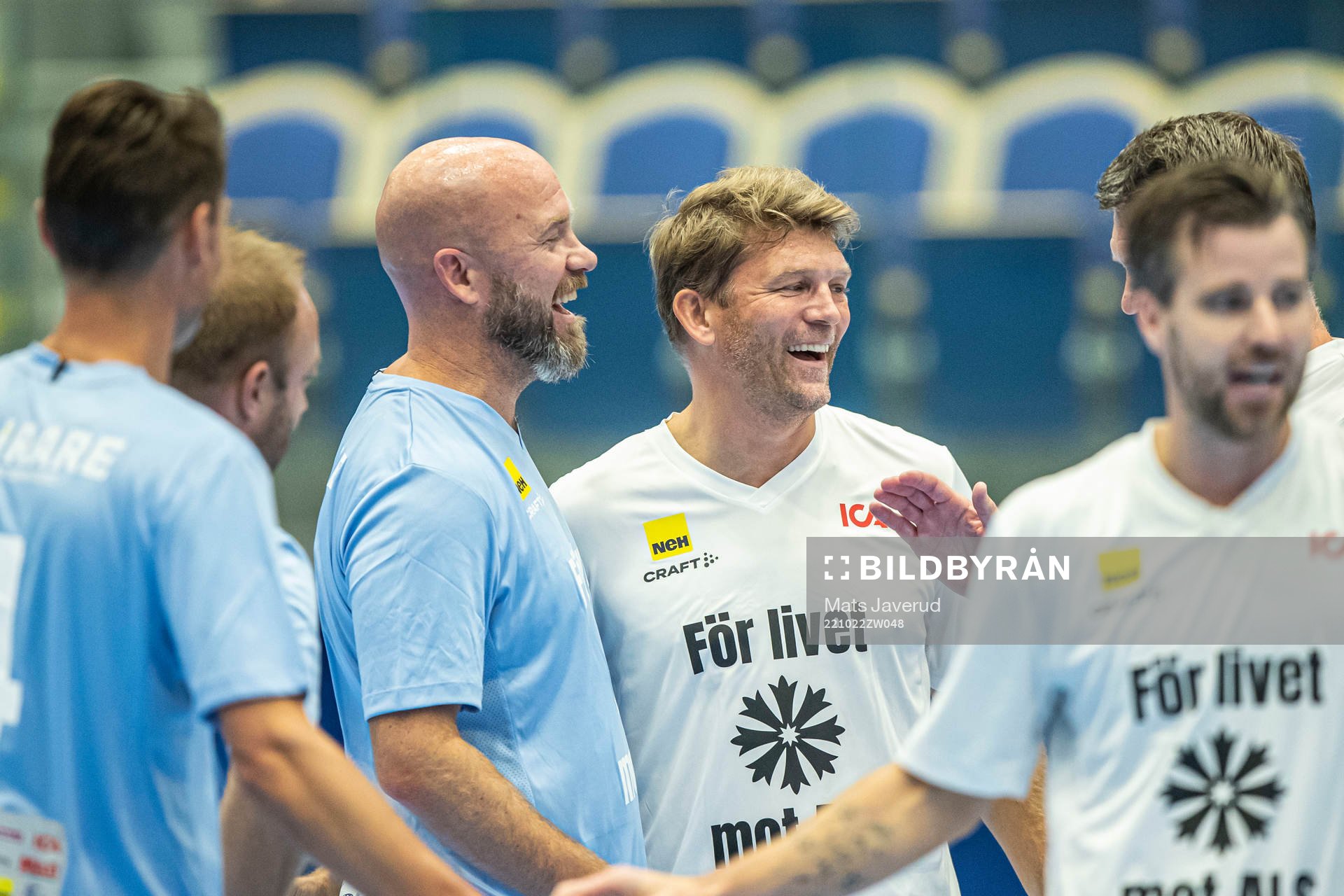 Vilirare-Västs Marcus Allbäck jublar