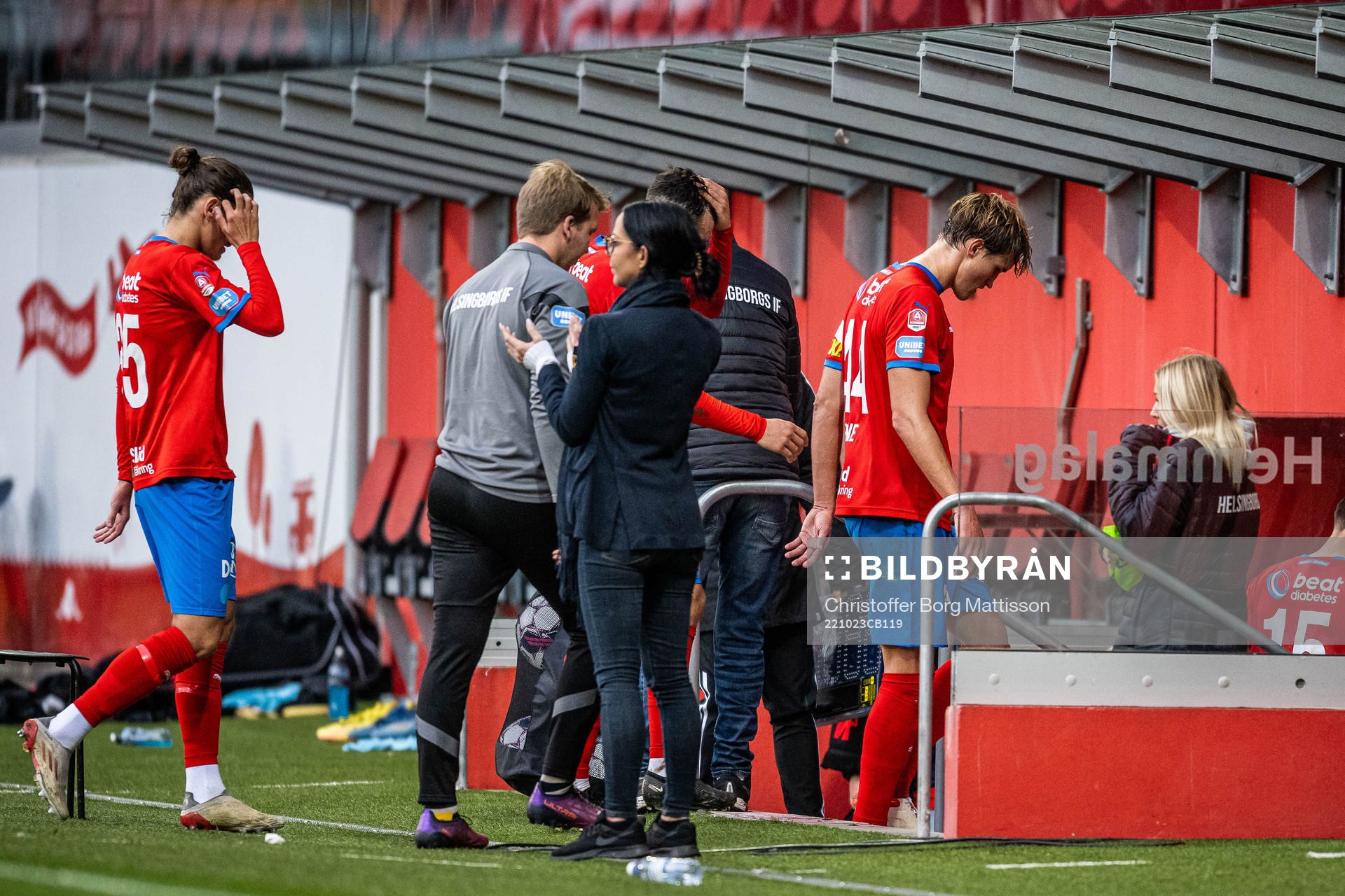 Helsingborgs spelare lämnar planen