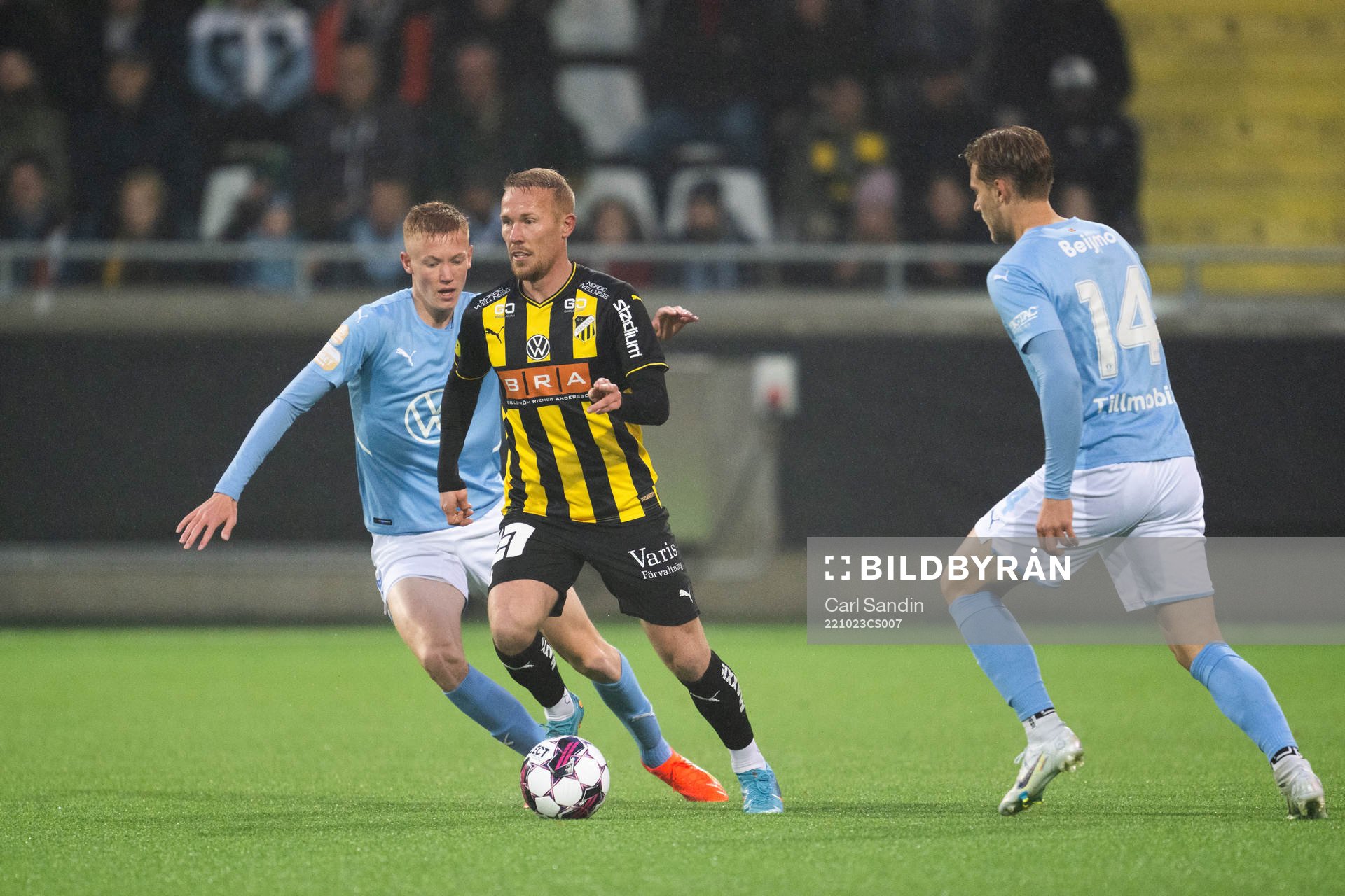 Malmö FFs Hugo Larsson och Häckens Mikkel Rygaard Jensen