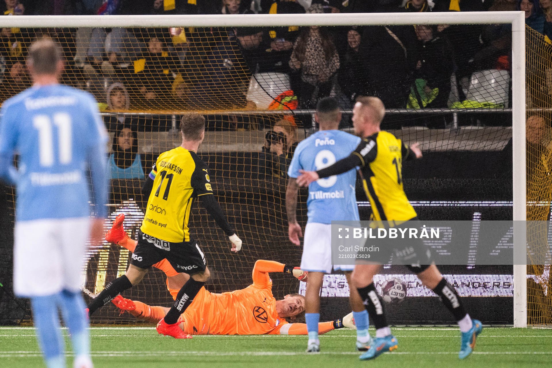 Häckens Samuel Gustafson gör 2-0 bakom Malmö FFs