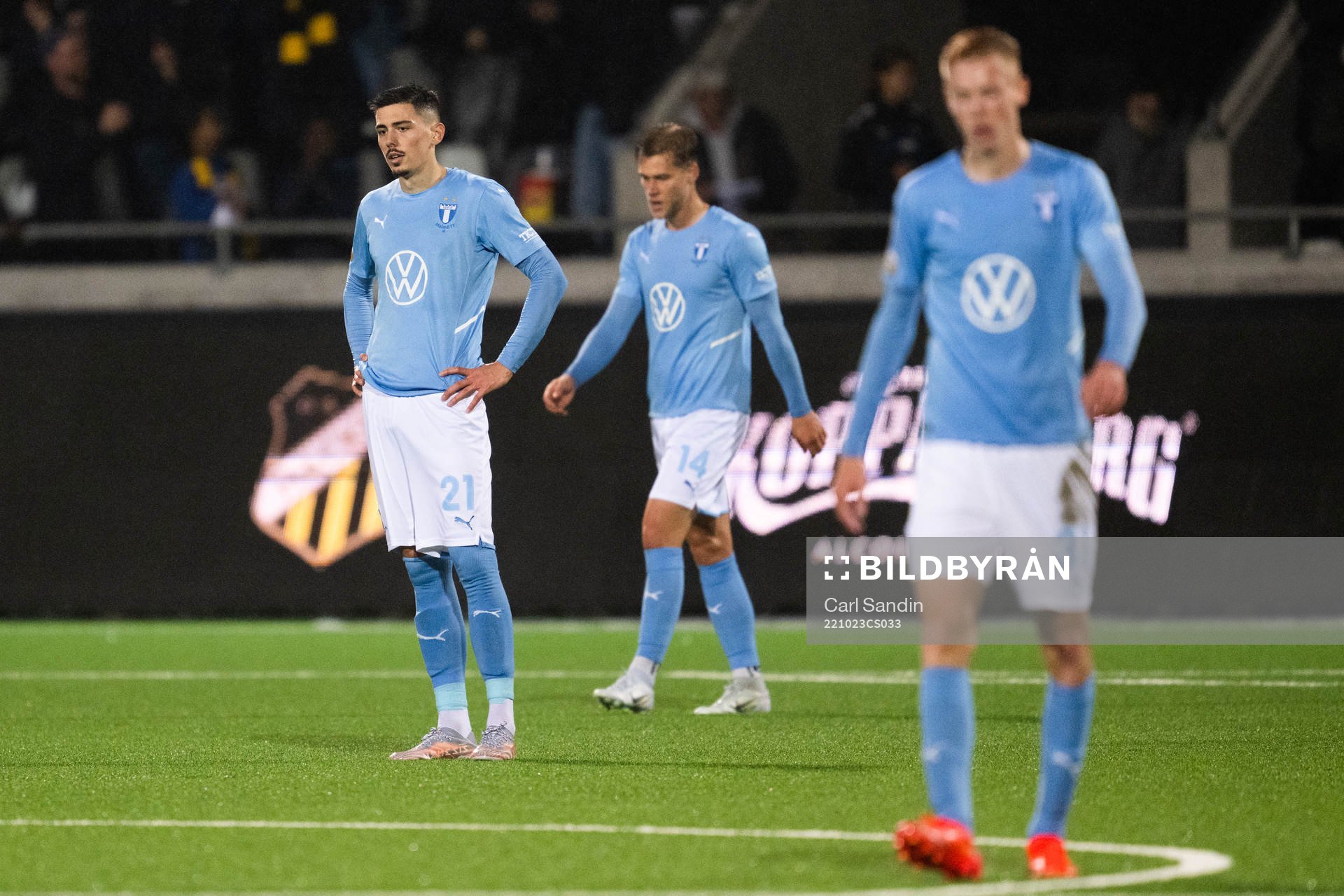 Malmö FFs Dennis Hadzikadunic deppar